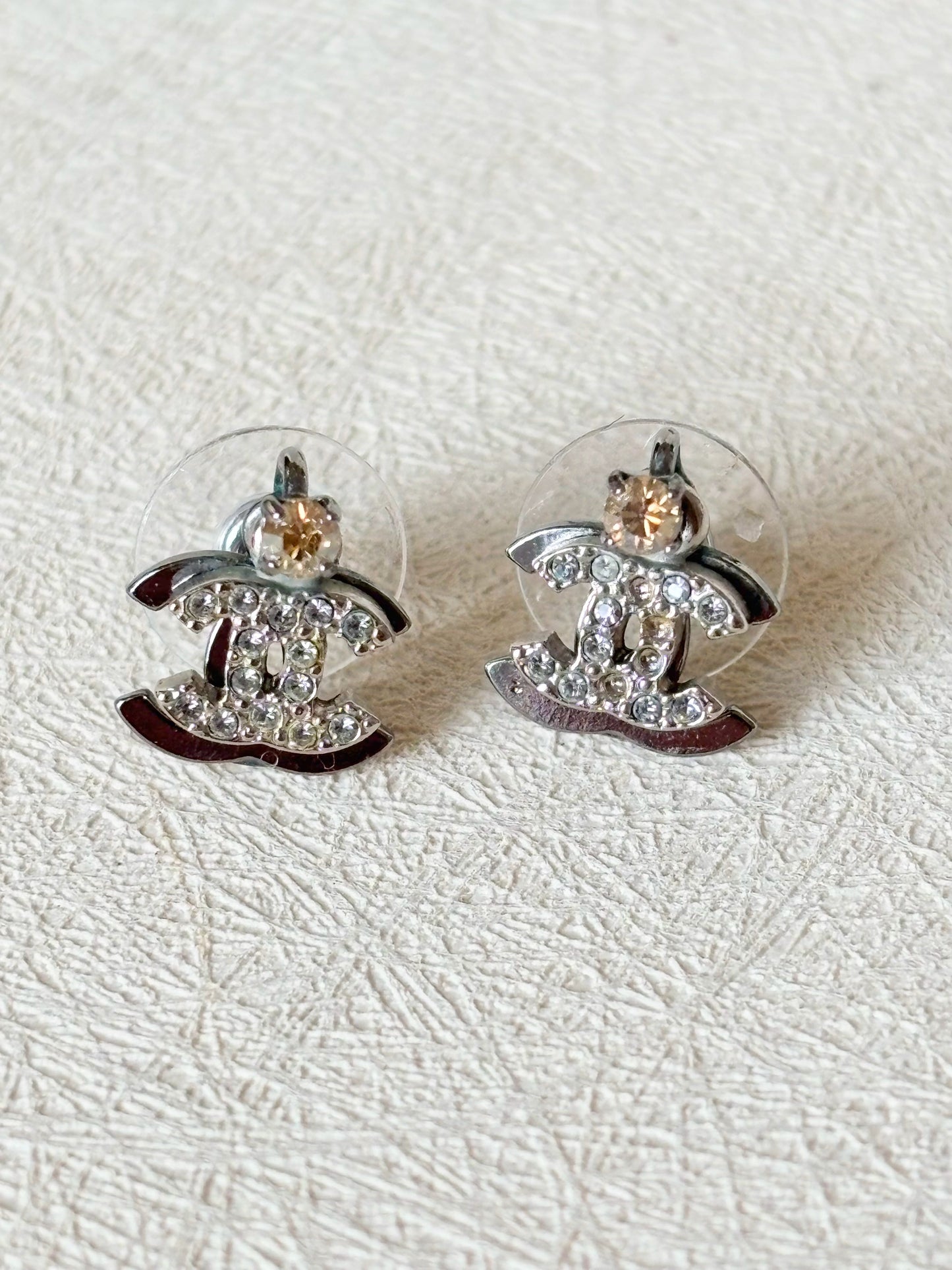 CHANEL Boucles d'oreilles strass