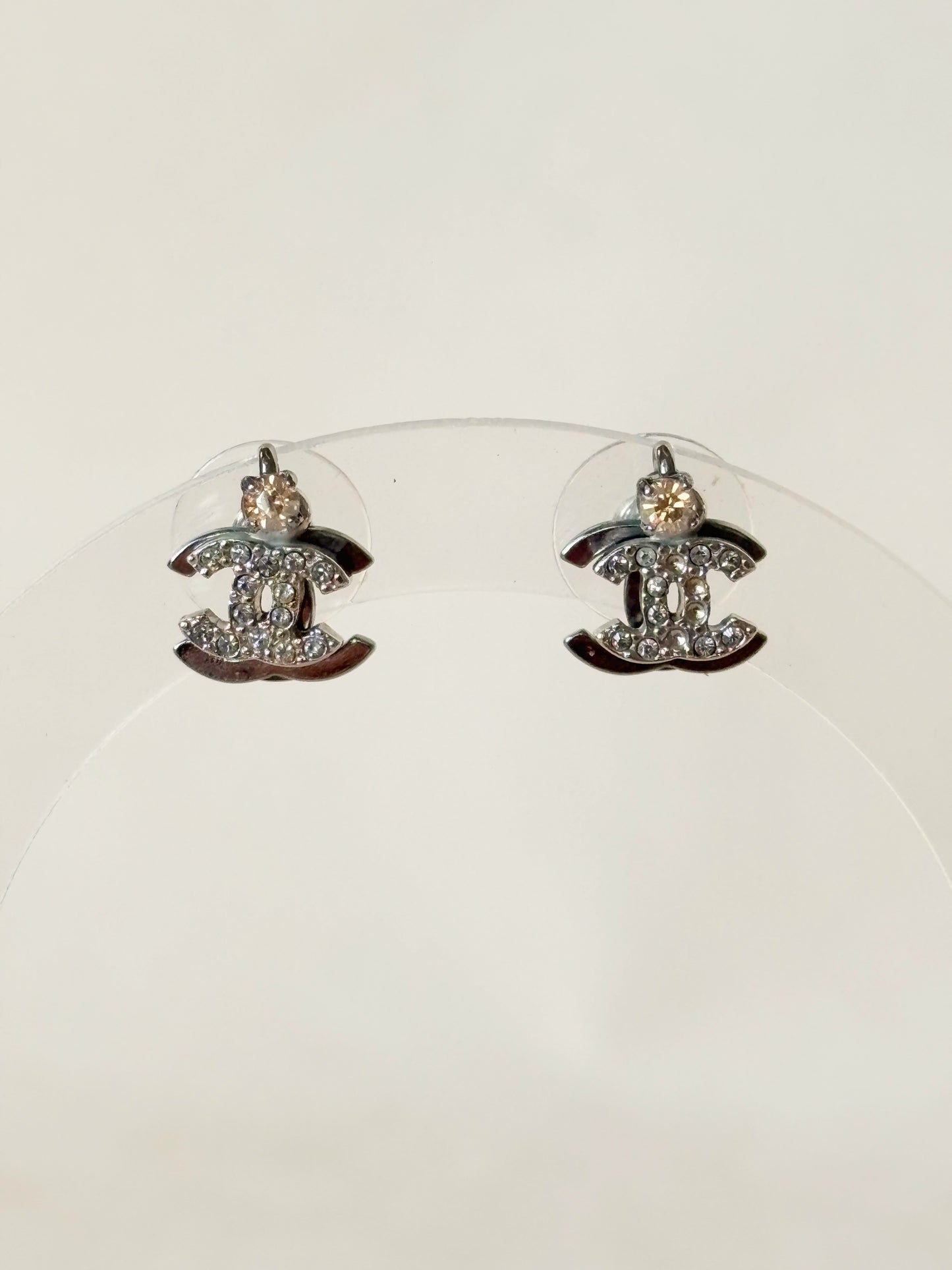 CHANEL Boucles d'oreilles strass