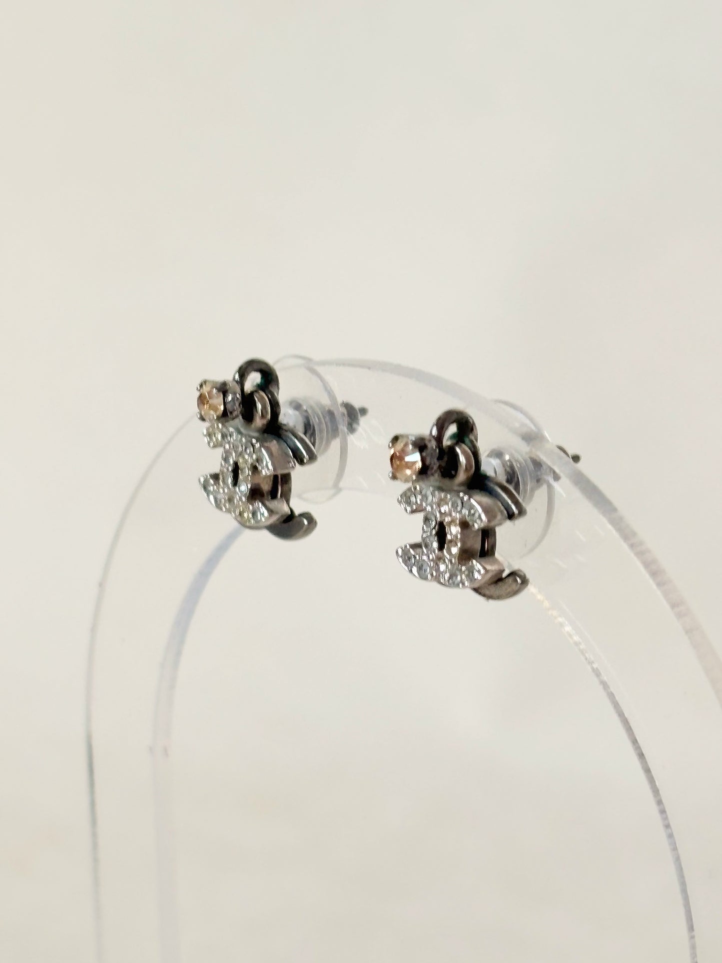 CHANEL Boucles d'oreilles strass