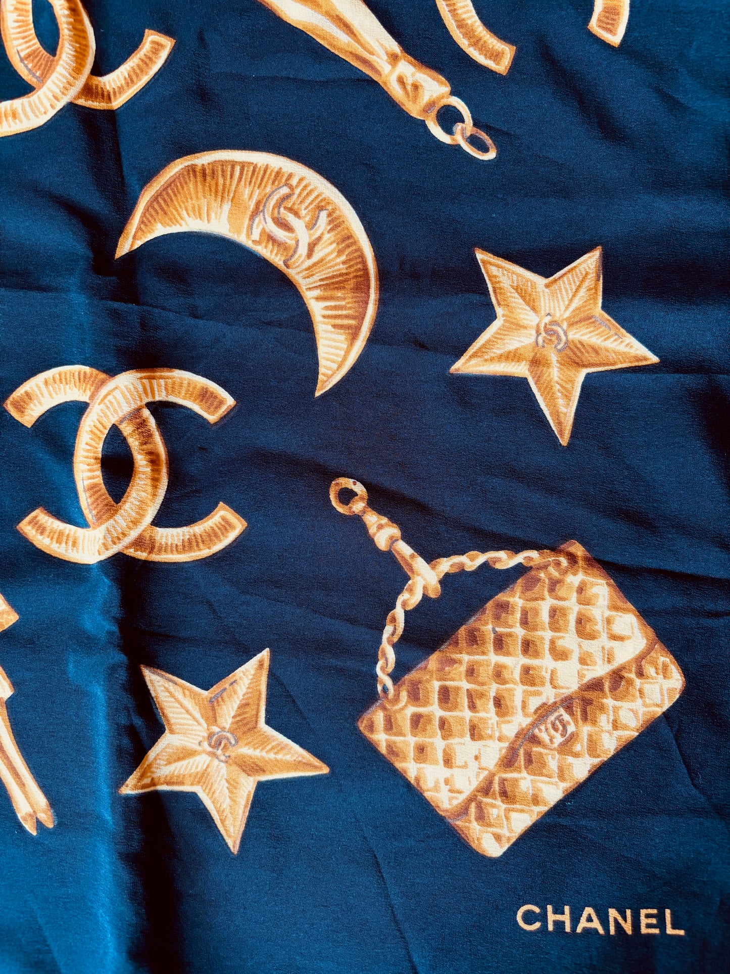 CHANEL Carré en soie