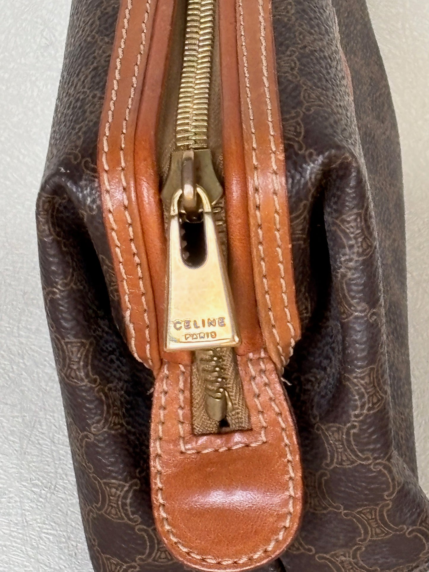 CÉLINE Pochette Triomphe