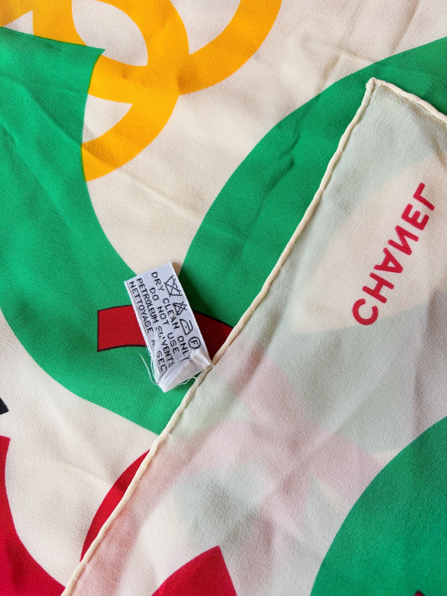 CHANEL Carré en soie