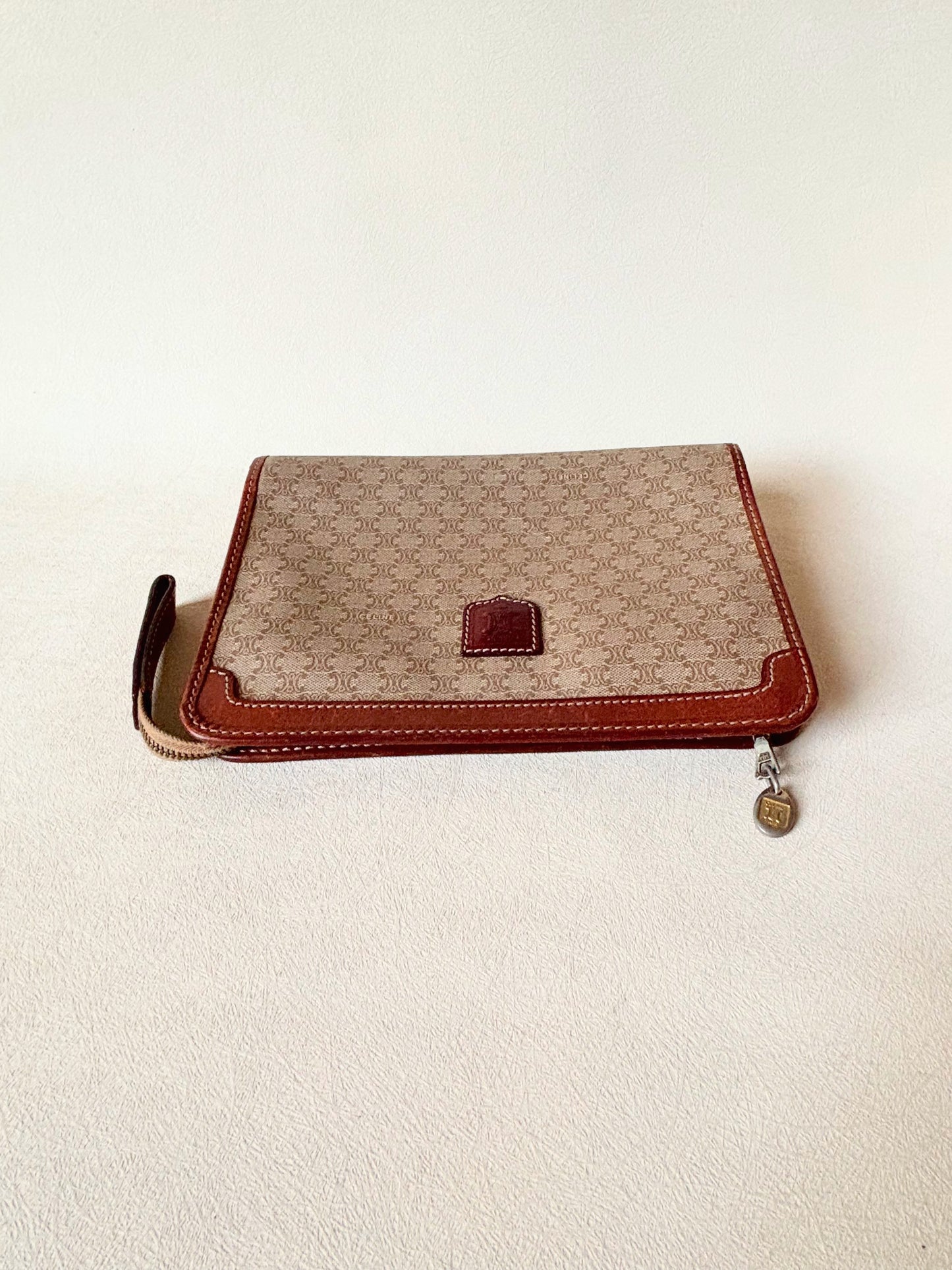 CÉLINE Pochette Triomphe