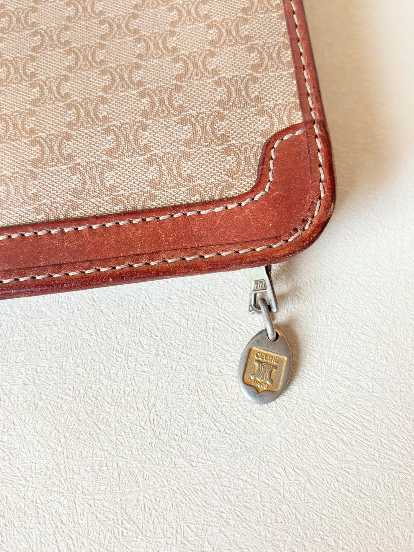 CÉLINE Pochette Triomphe