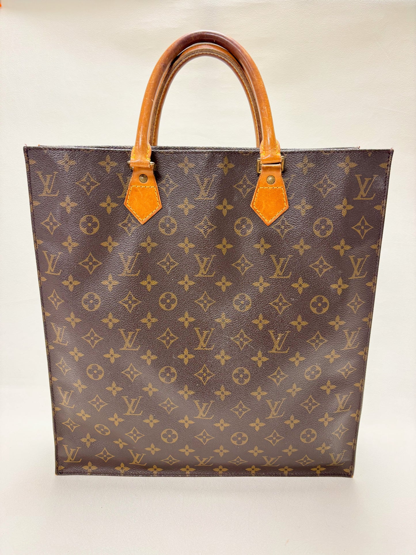 LOUIS VUITTON Sac plat