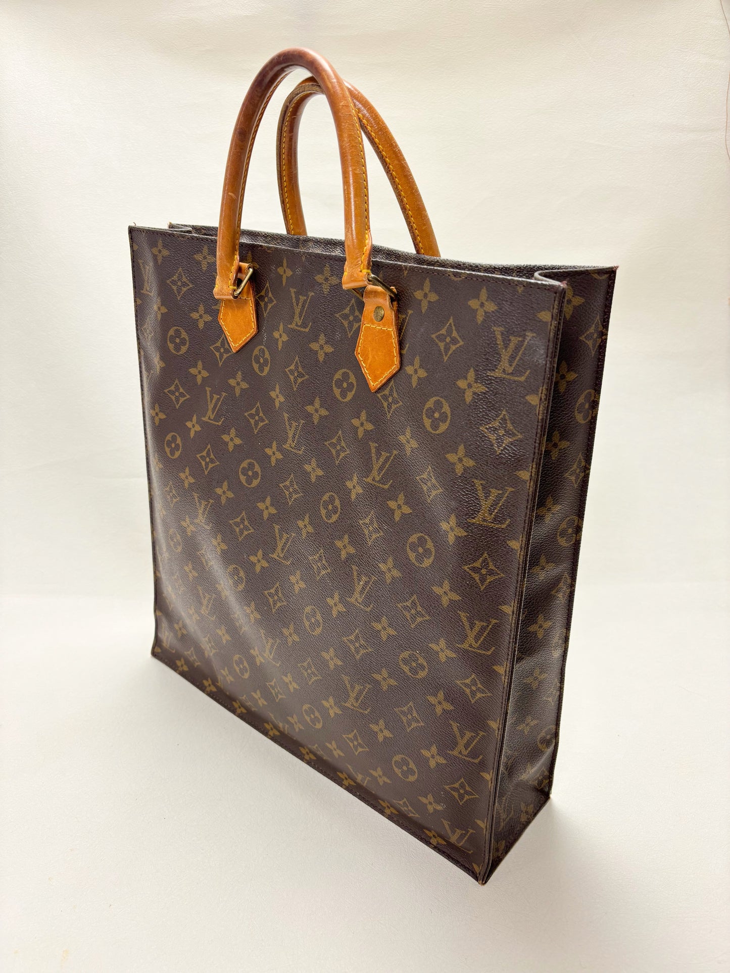 LOUIS VUITTON Sac plat