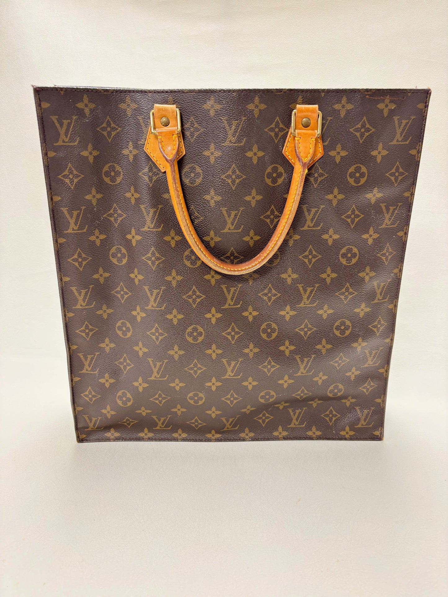 LOUIS VUITTON Sac plat