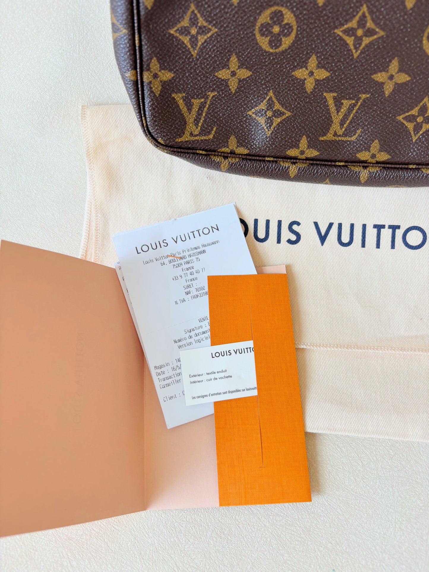 LOUIS VUITTON Pochette Accessoires