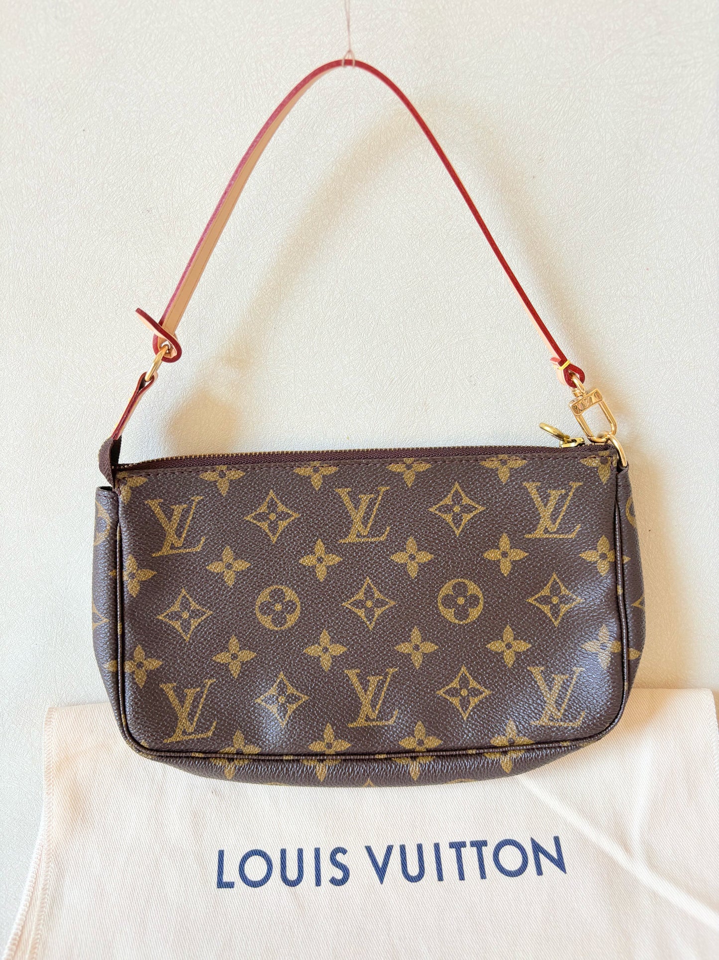 LOUIS VUITTON Pochette Accessoires