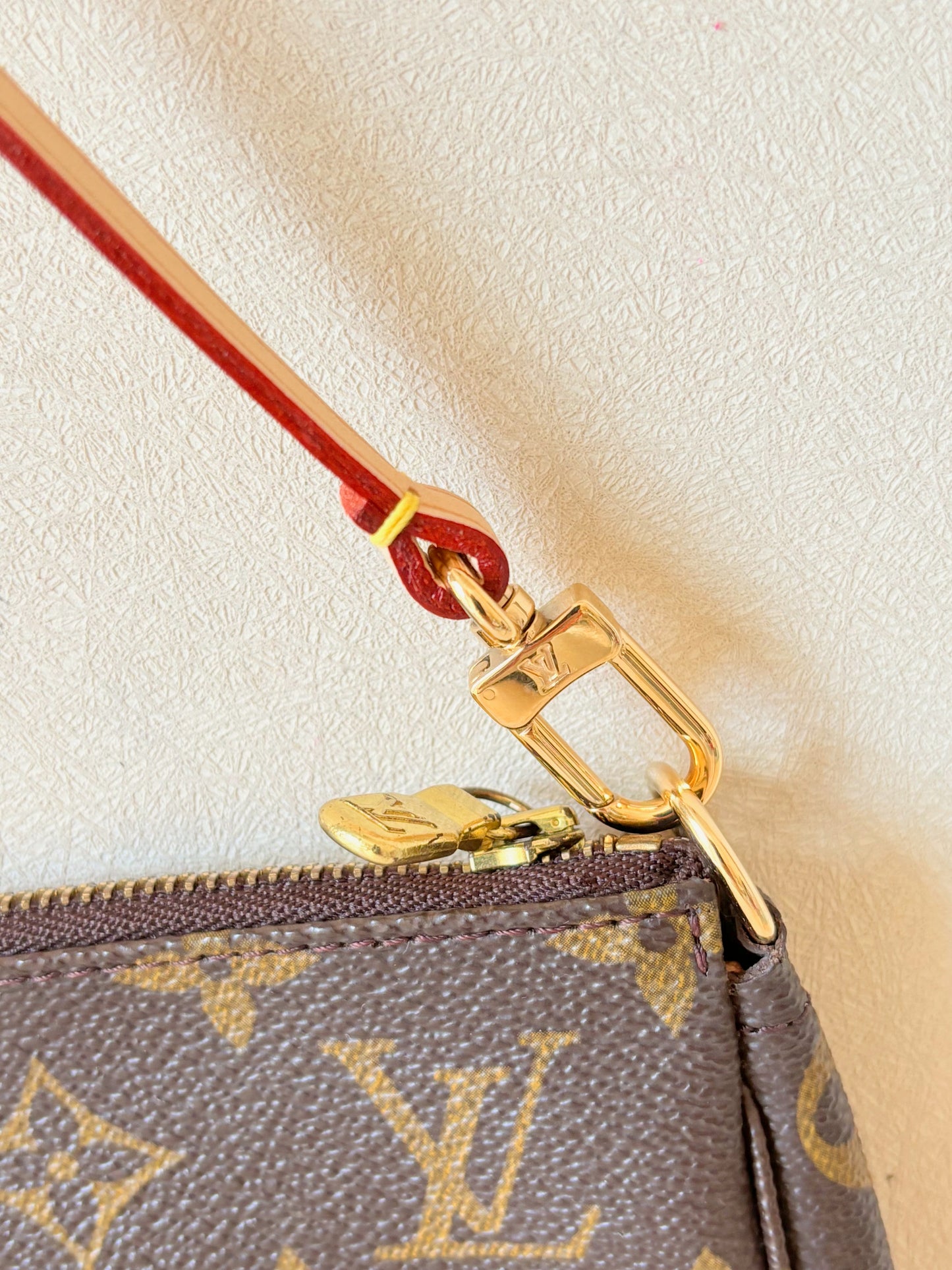 LOUIS VUITTON Pochette Accessoires