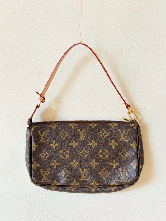 LOUIS VUITTON Pochette Accessoires