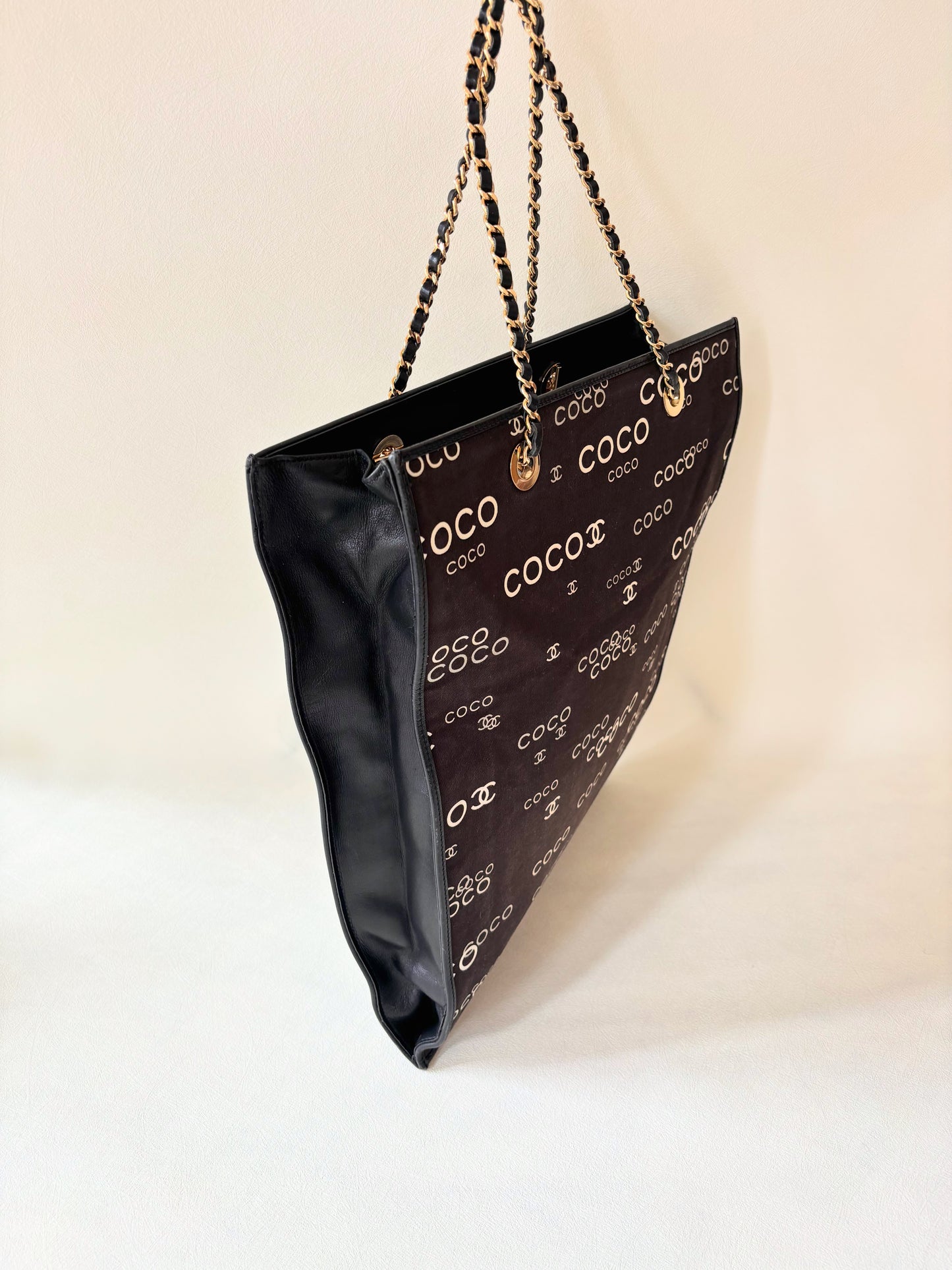 CHANEL Sac Cabas en toile Coco