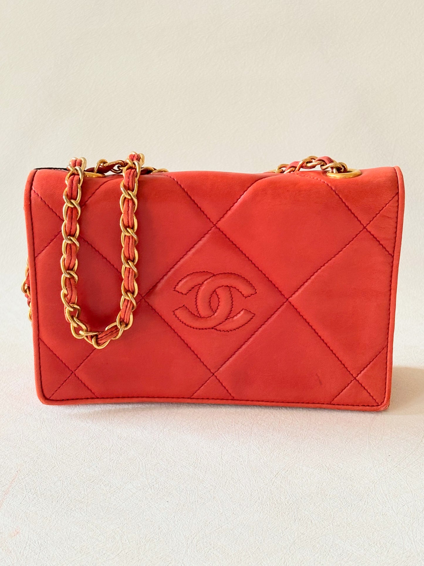 CHANEL Sac en cuir corail