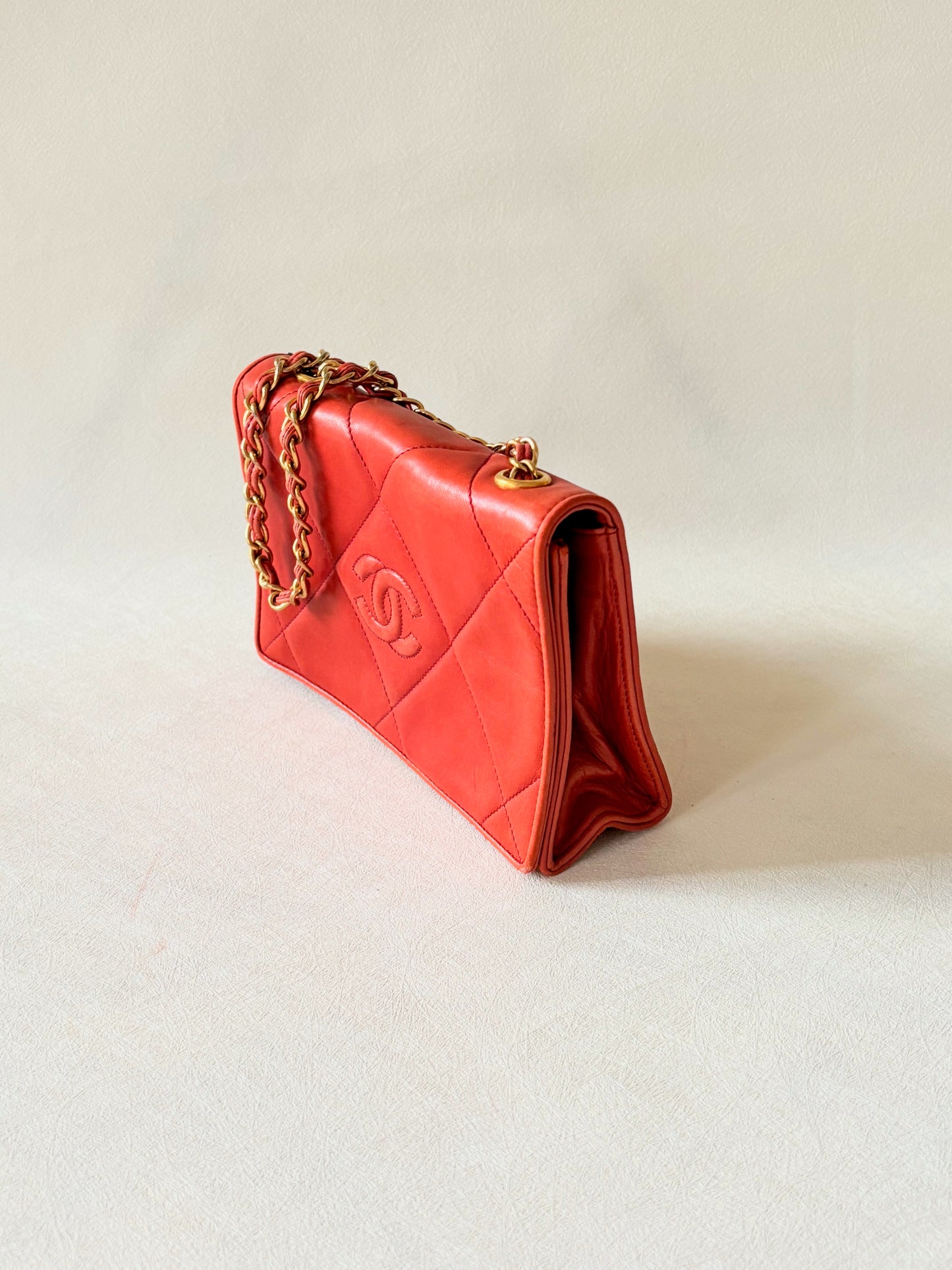 CHANEL Sac en cuir corail
