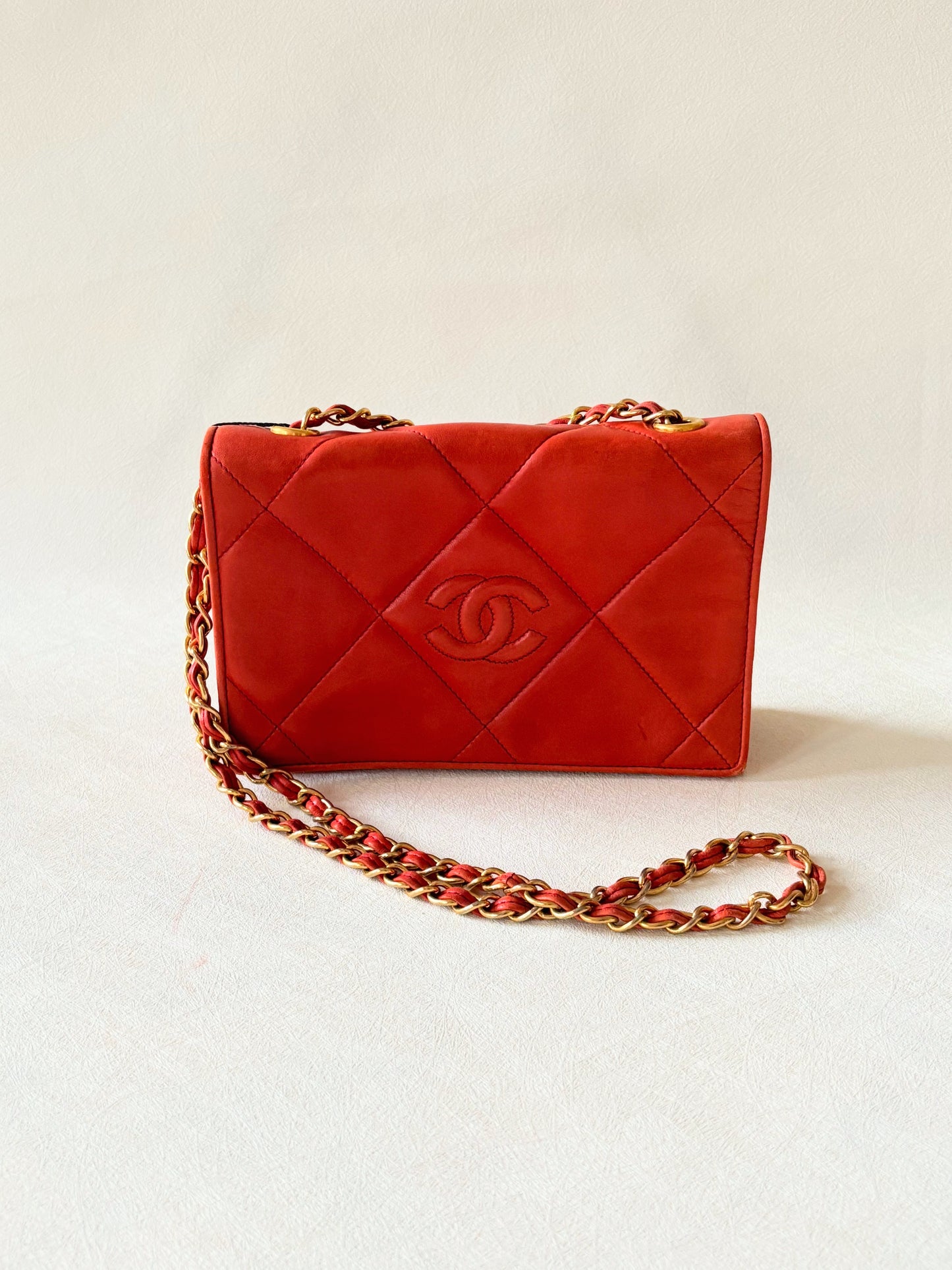CHANEL Sac en cuir corail