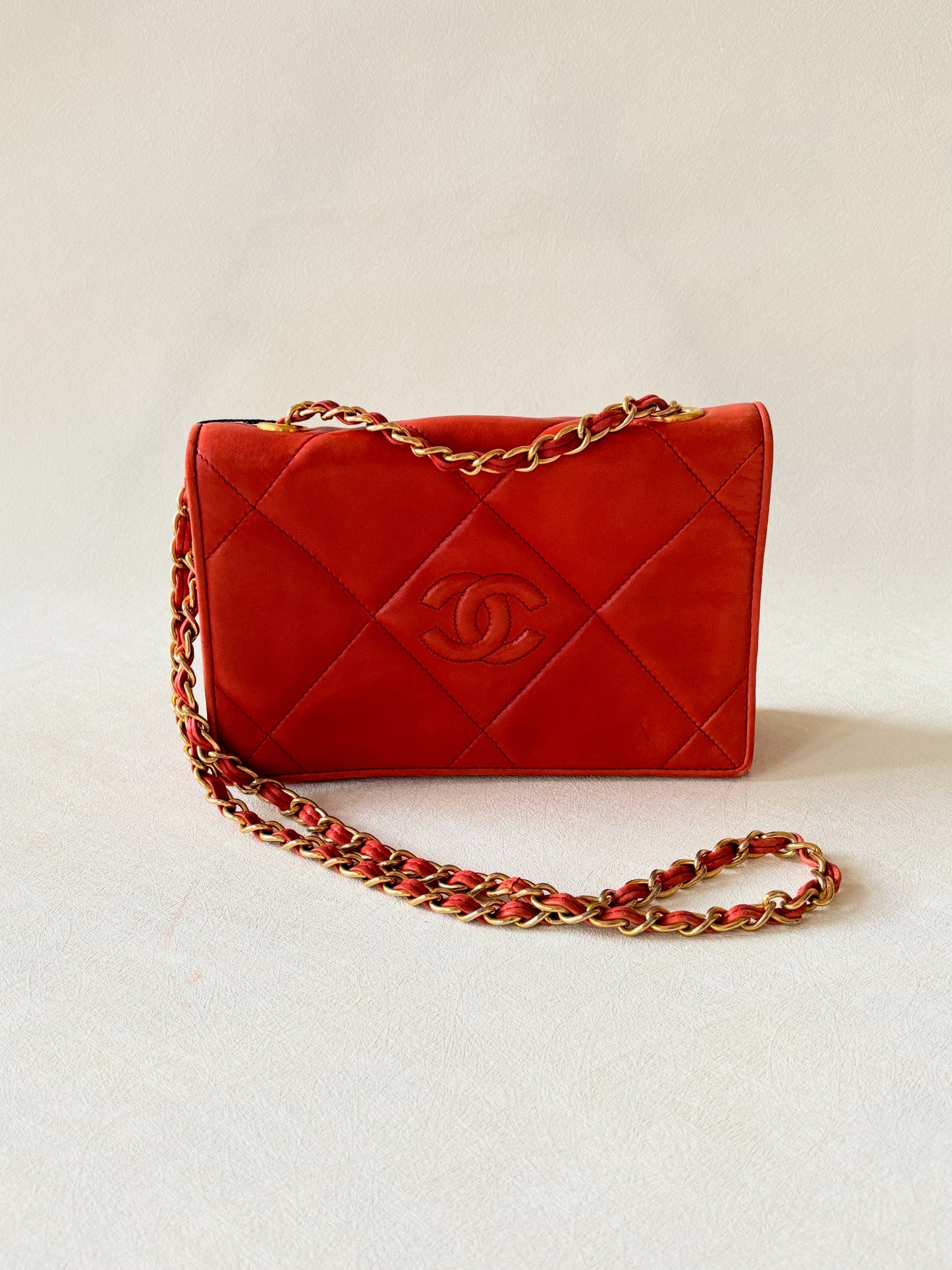 CHANEL Sac en cuir corail