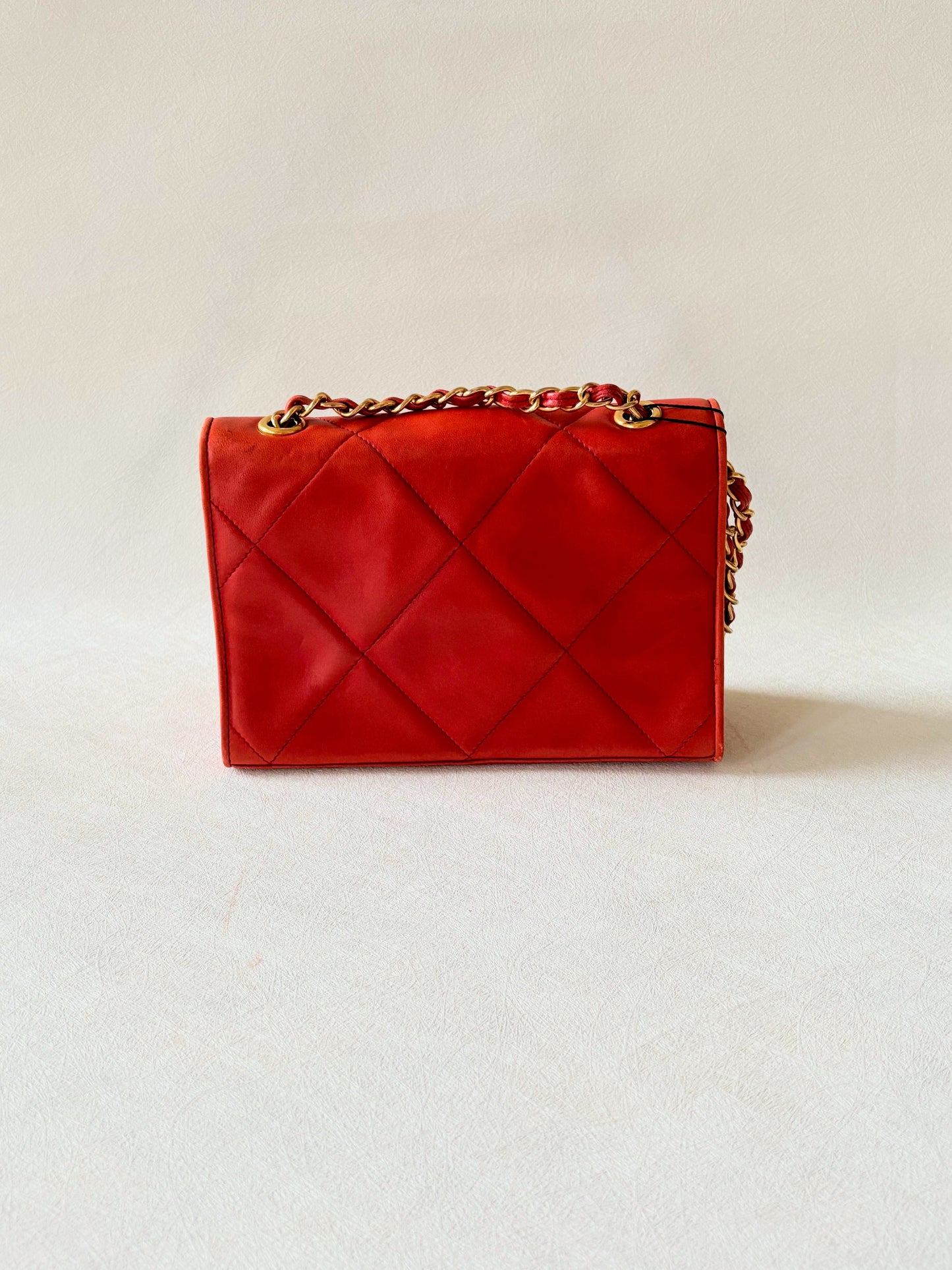 CHANEL Sac en cuir corail