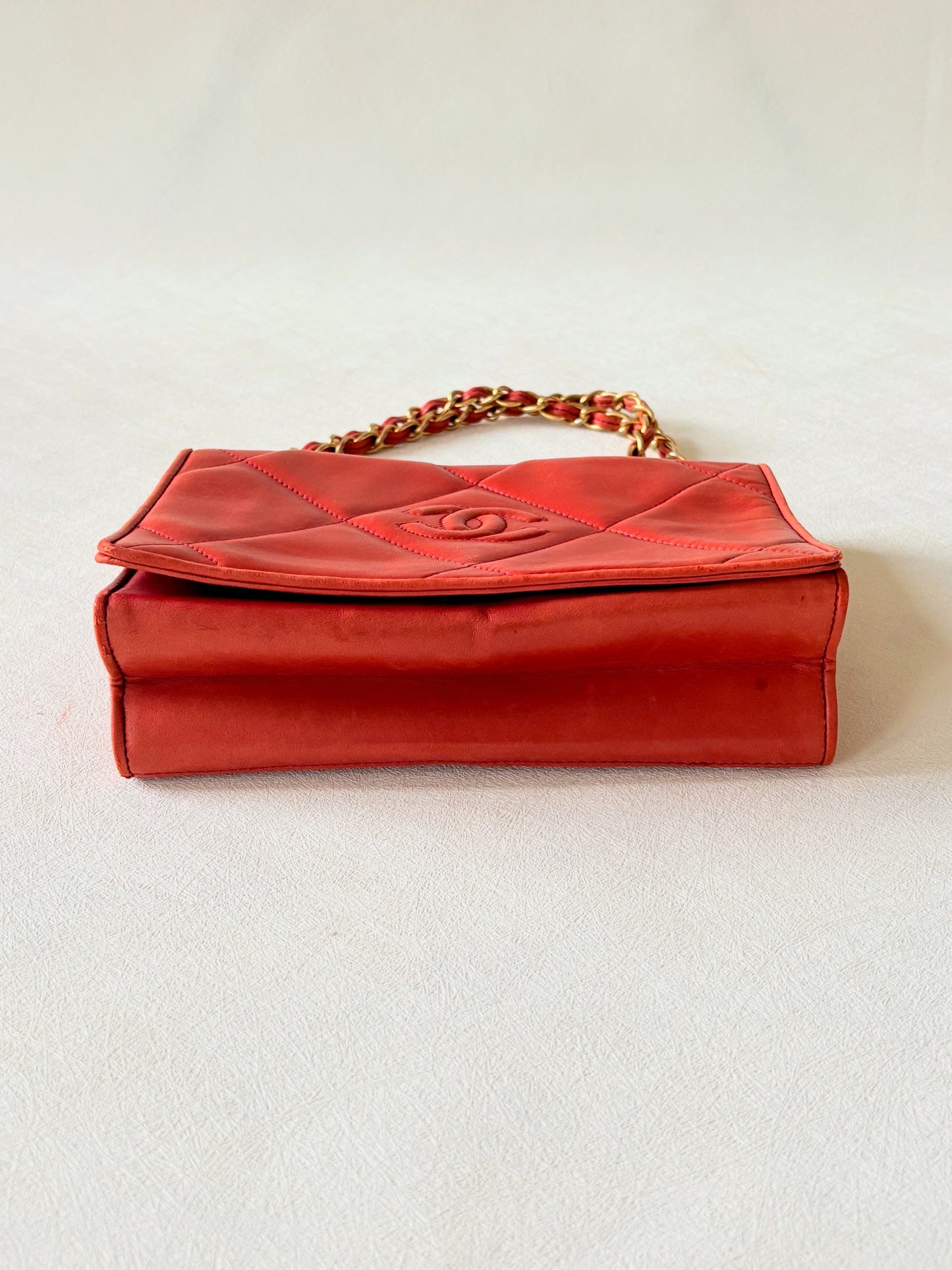 CHANEL Sac en cuir corail