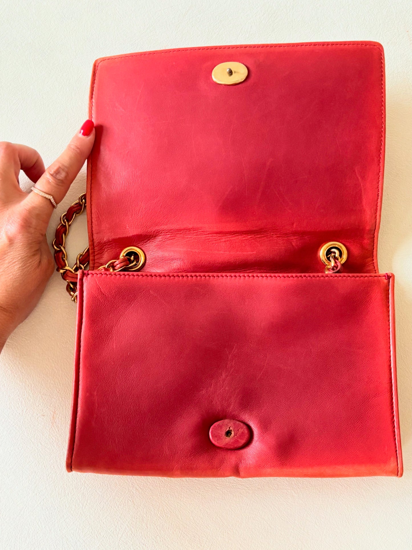 CHANEL Sac en cuir corail