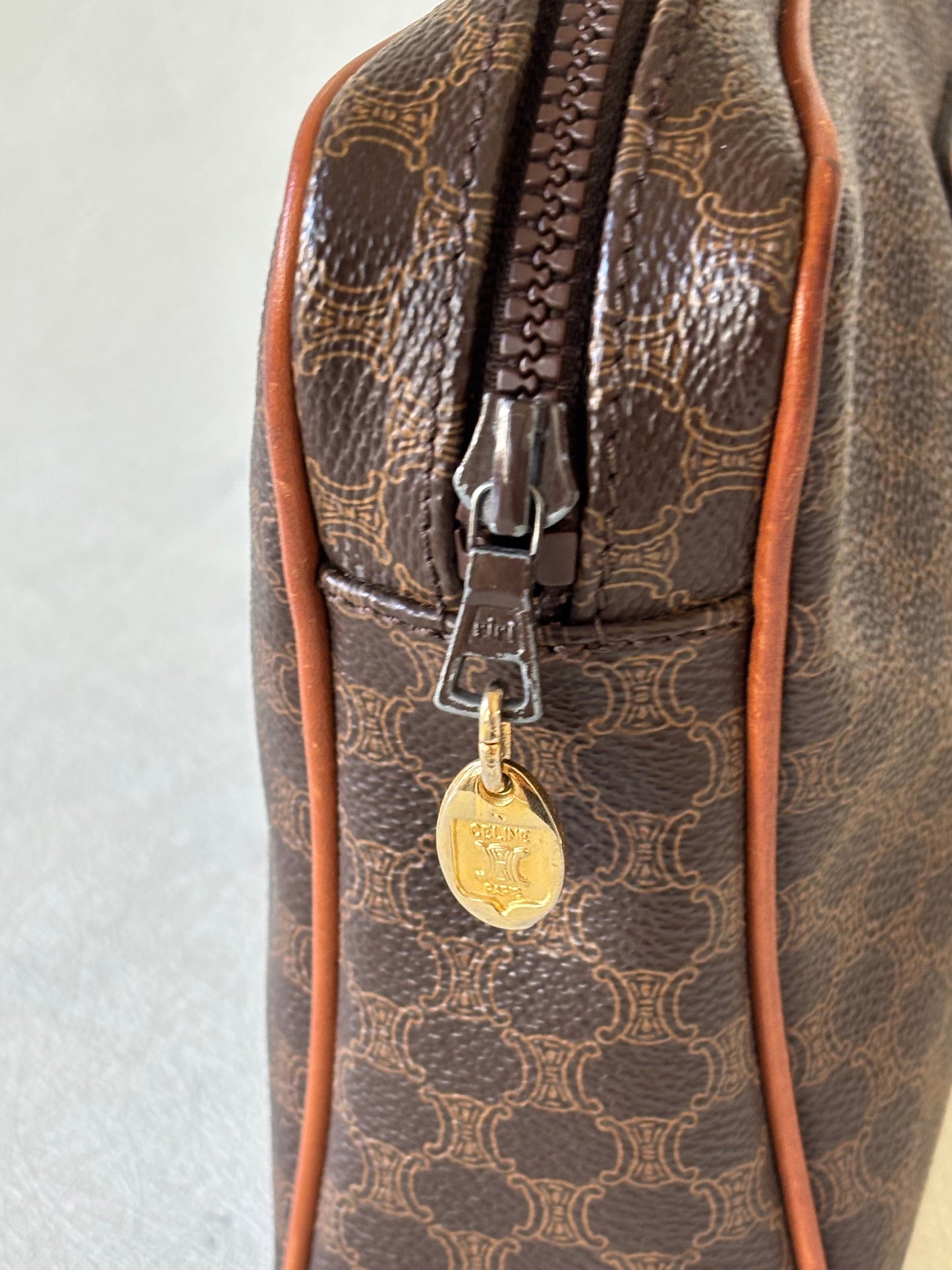 CÉLINE Pochette Triomphe