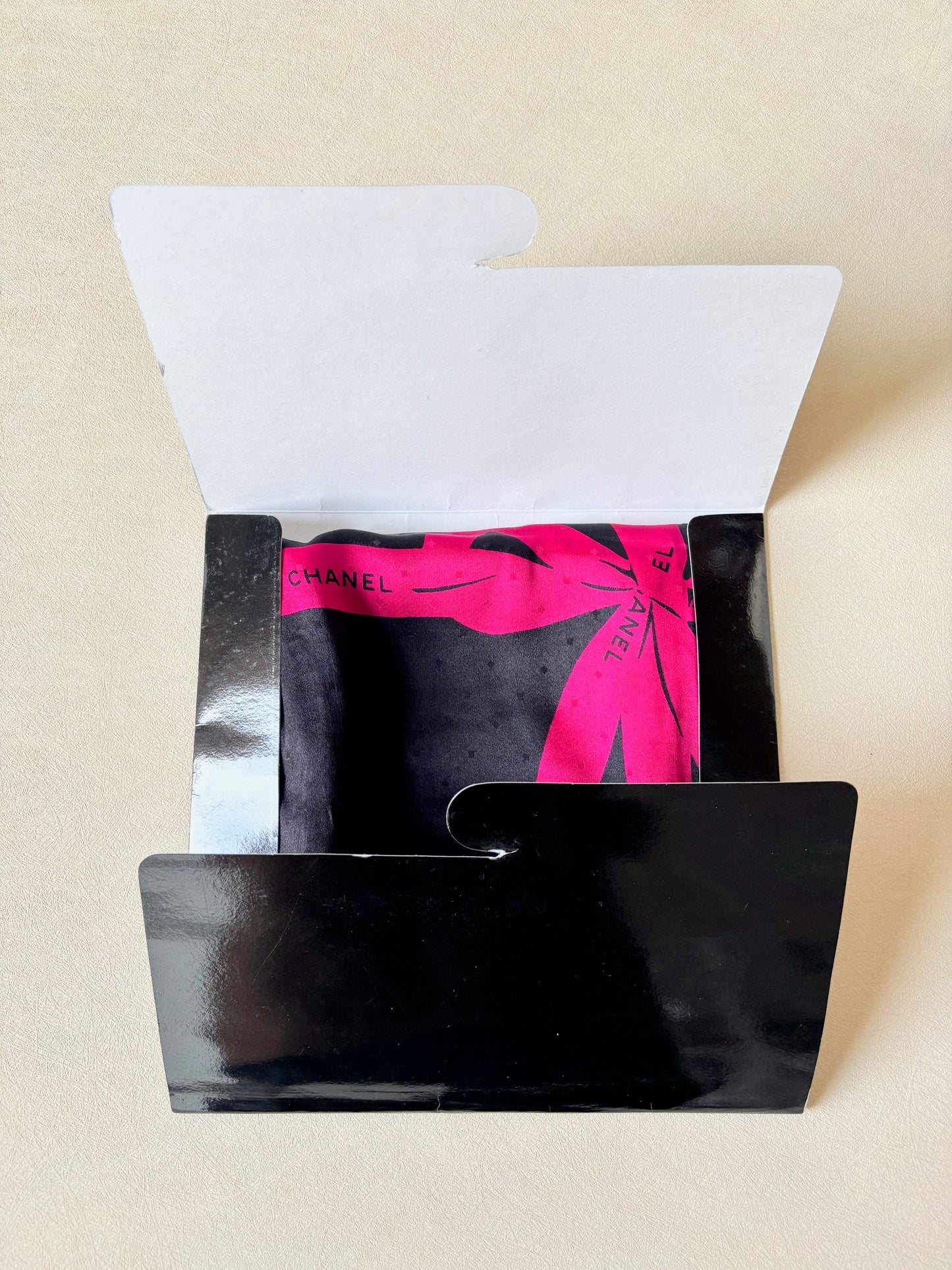 CHANEL Carré en soie