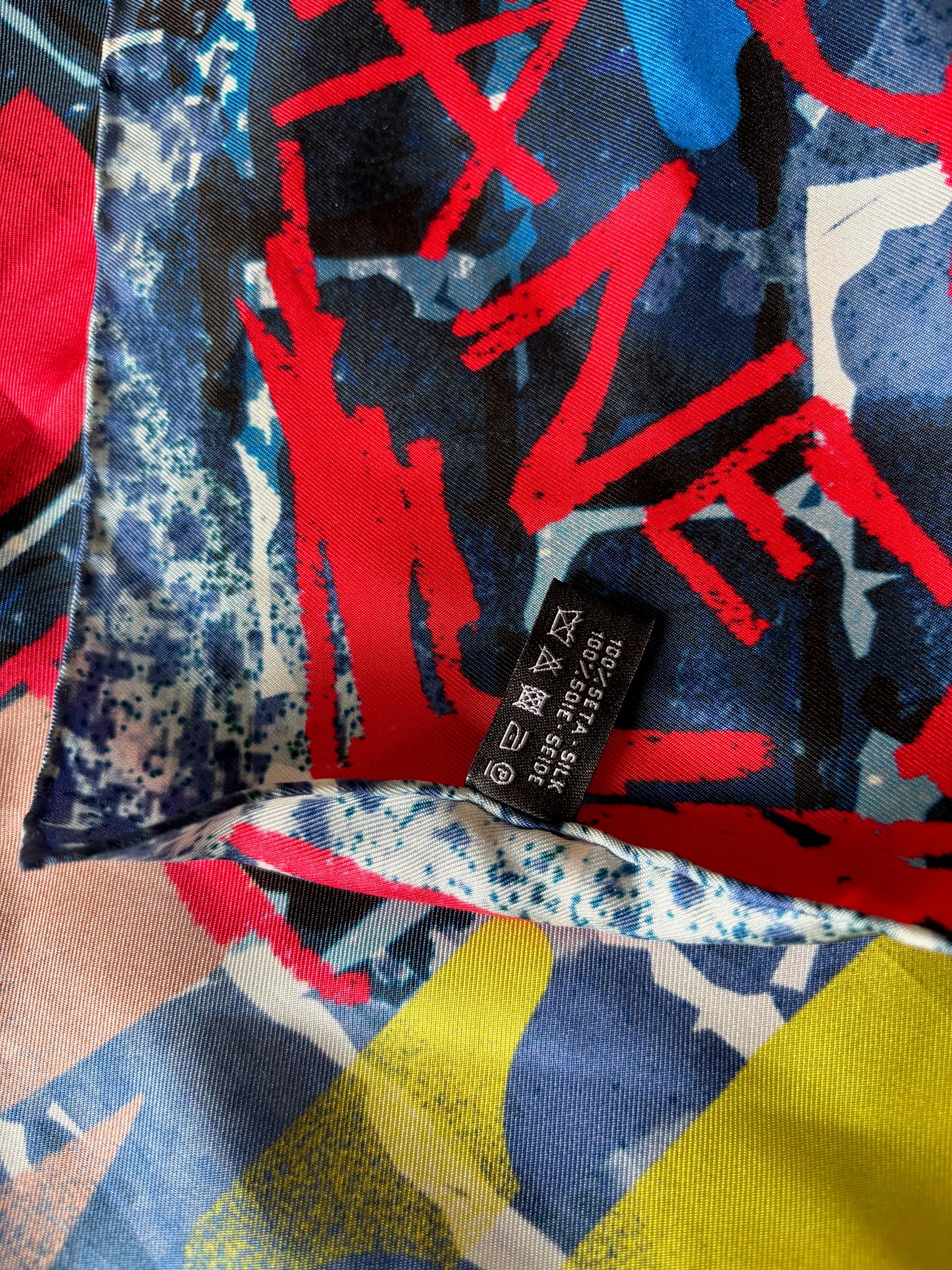 CHANEL Carré Graffiti