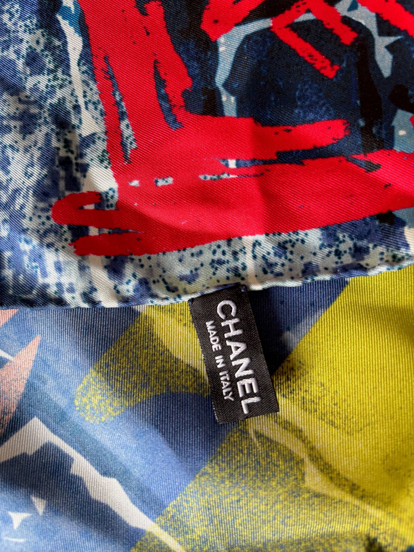 CHANEL Carré Graffiti