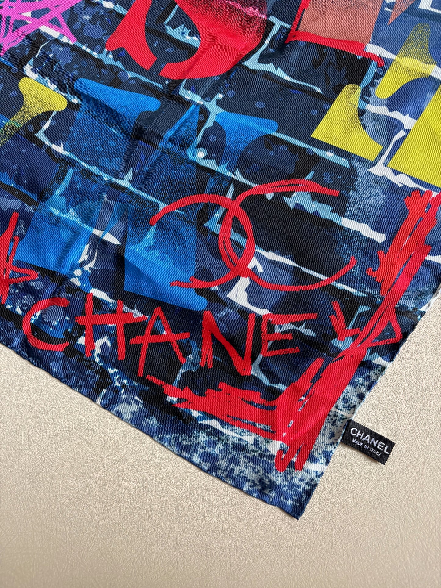 CHANEL Carré Graffiti