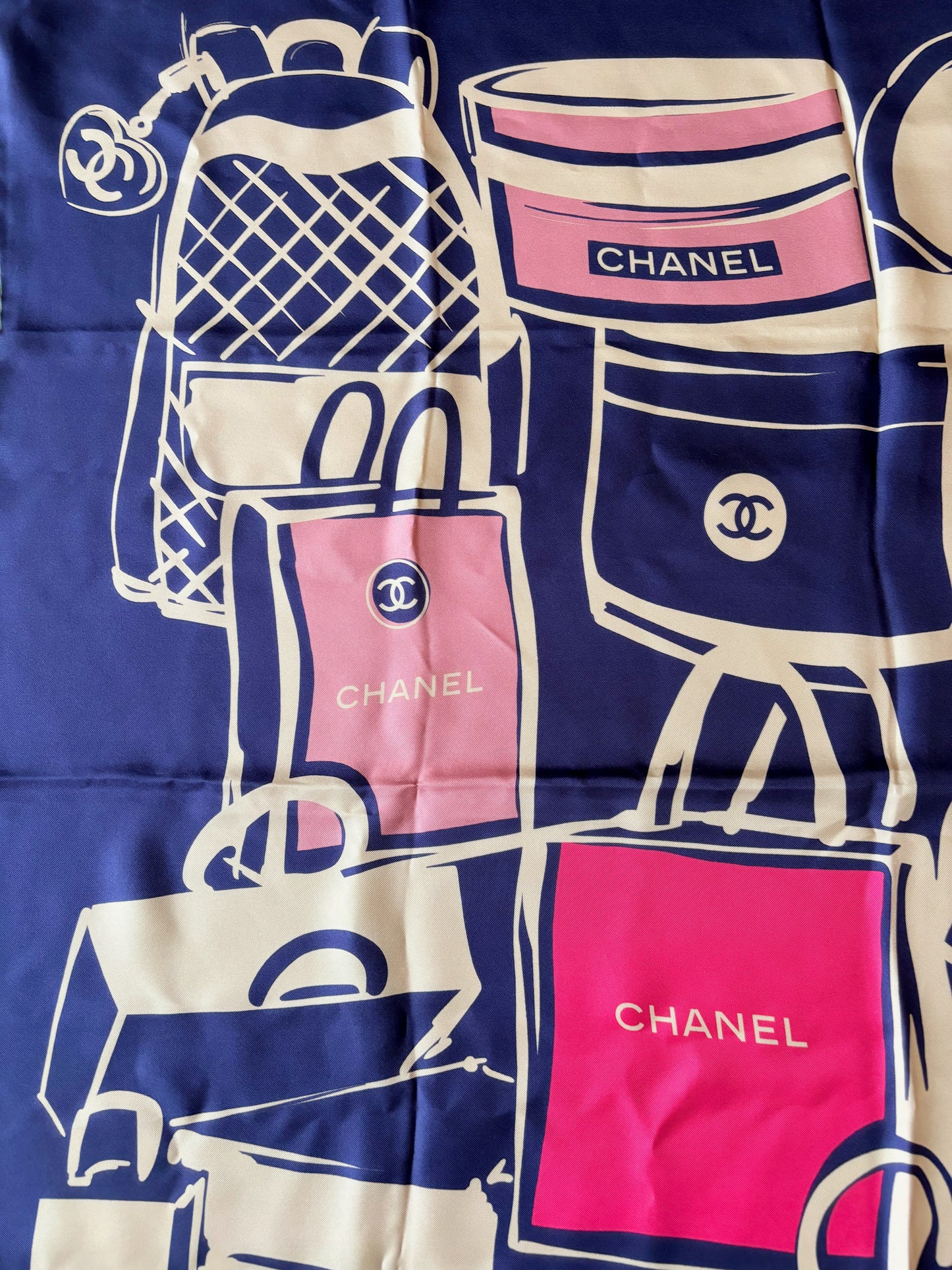 CHANEL Carré en soie