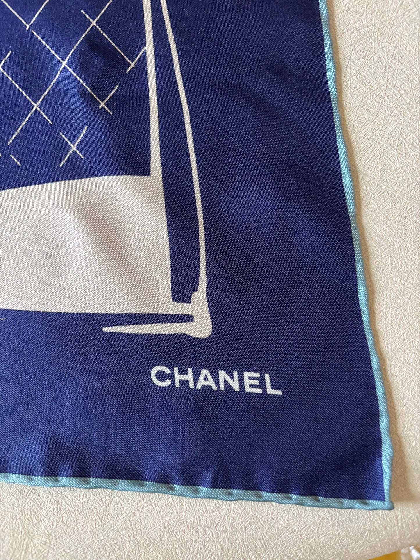 CHANEL Carré en soie