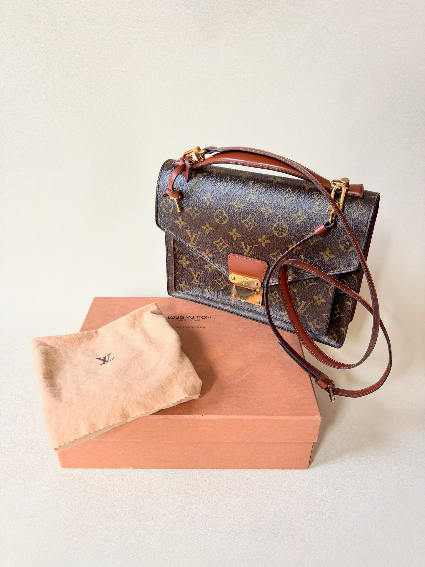 LOUIS VUITTON Sac Monceau 28