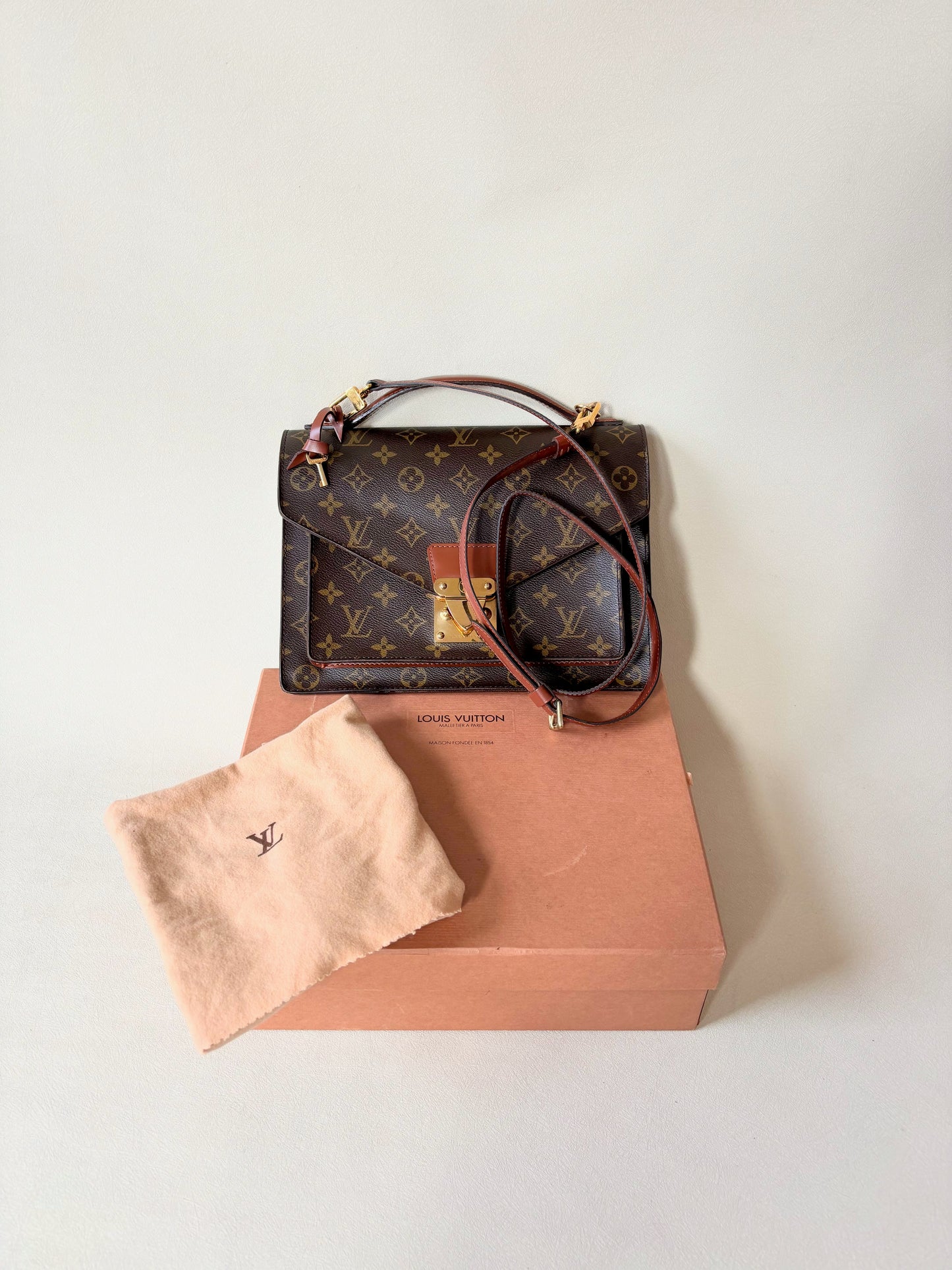 LOUIS VUITTON Sac Monceau 28