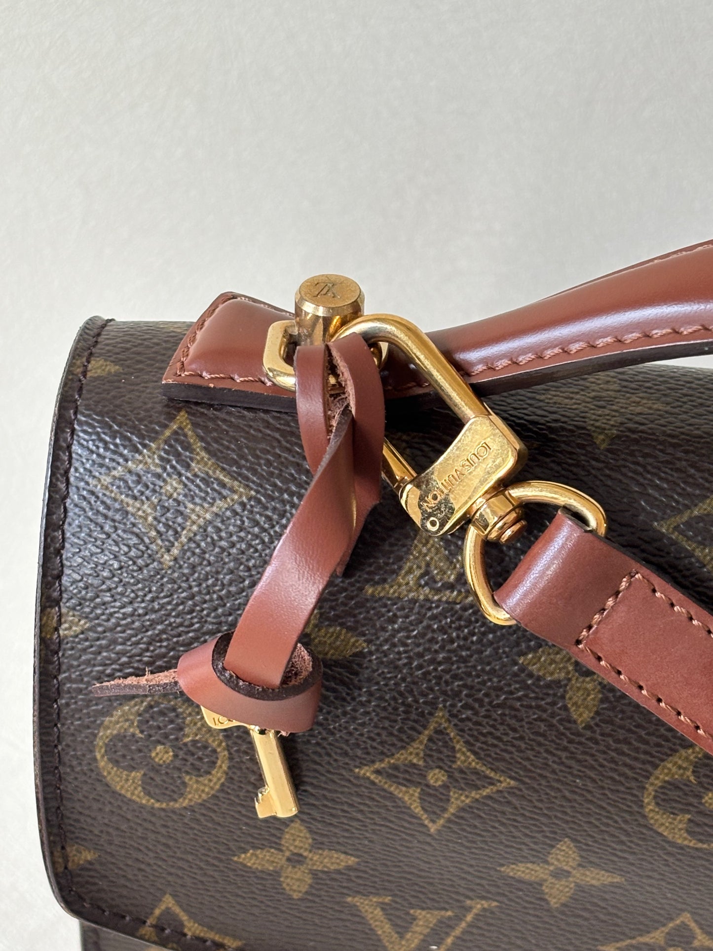 LOUIS VUITTON Sac Monceau 28