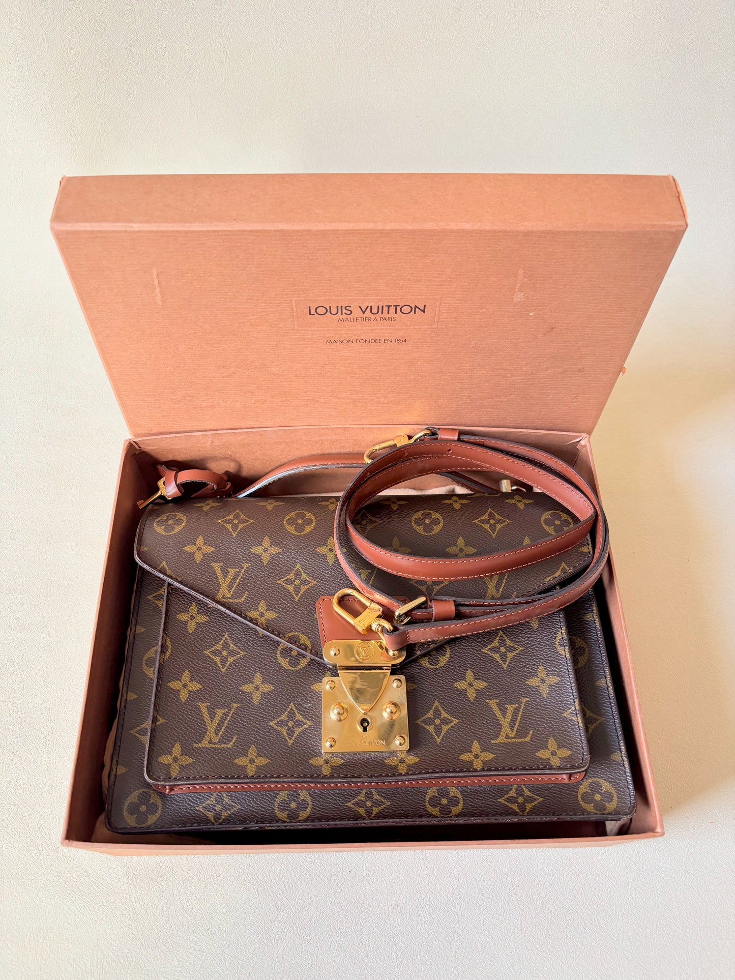LOUIS VUITTON Sac Monceau 28