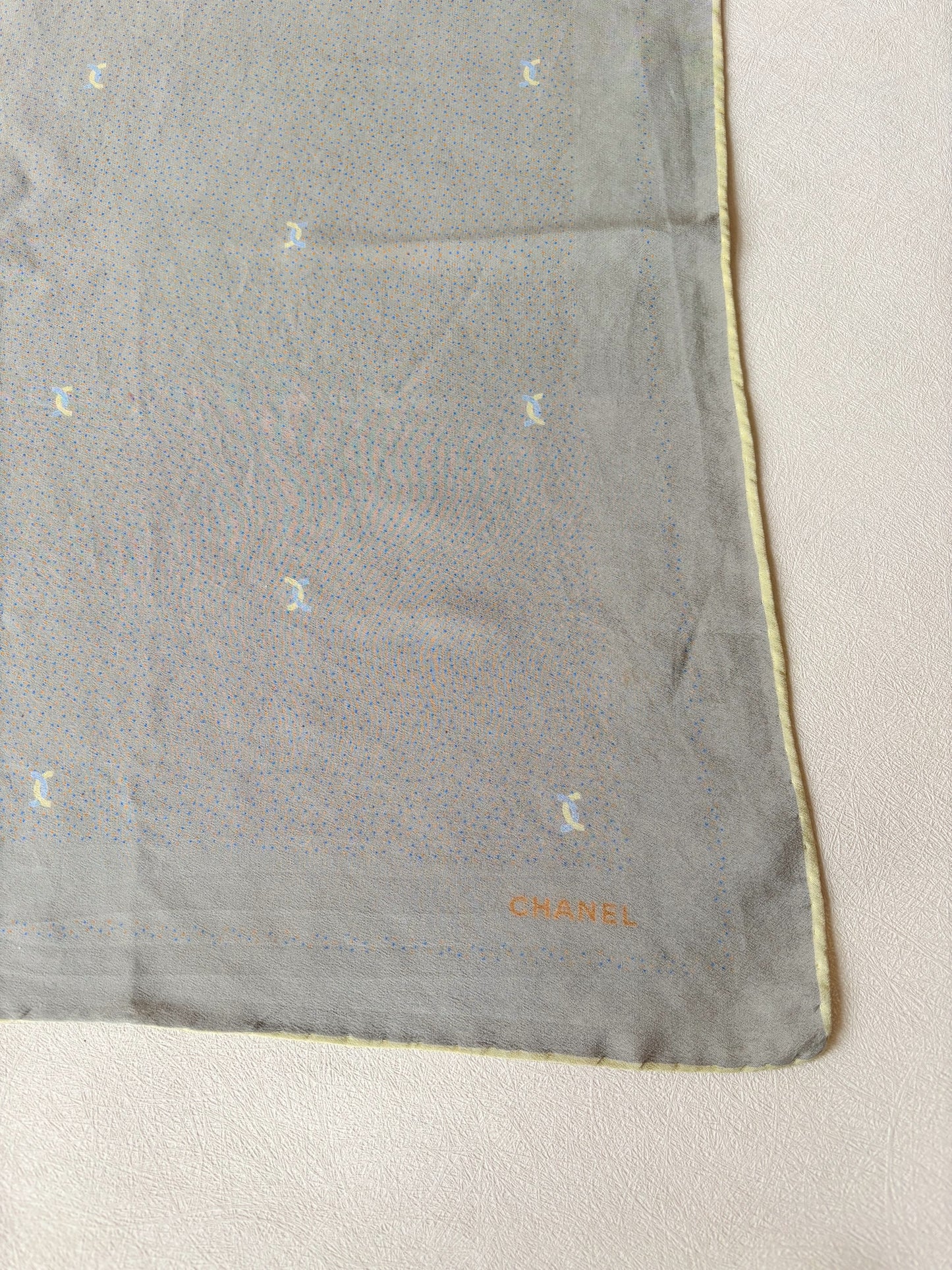 CHANEL Carré en soie