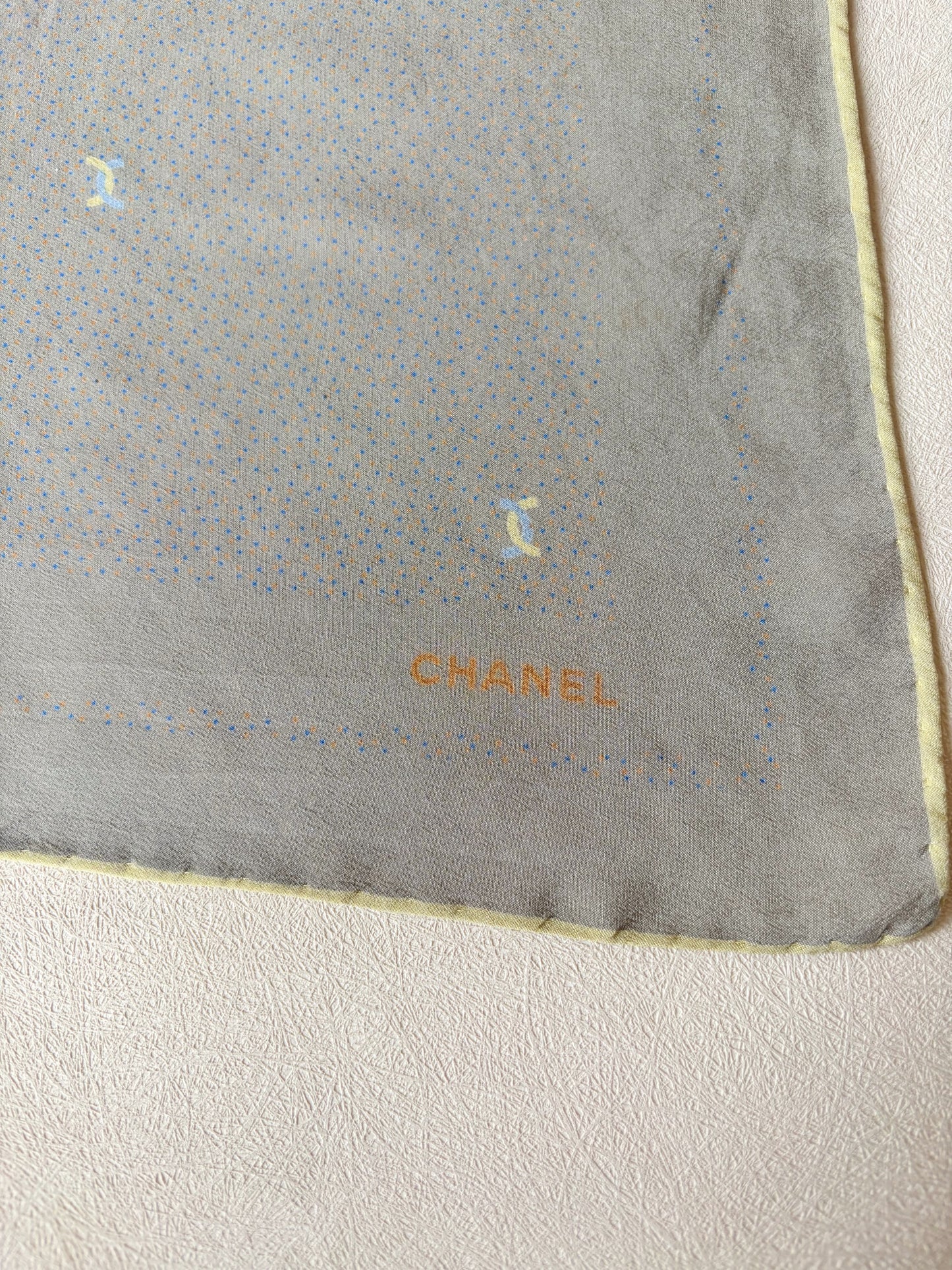 CHANEL Carré en soie
