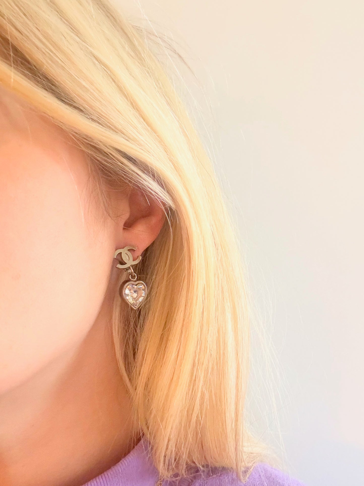 CHANEL Boucles d'oreilles coeurs