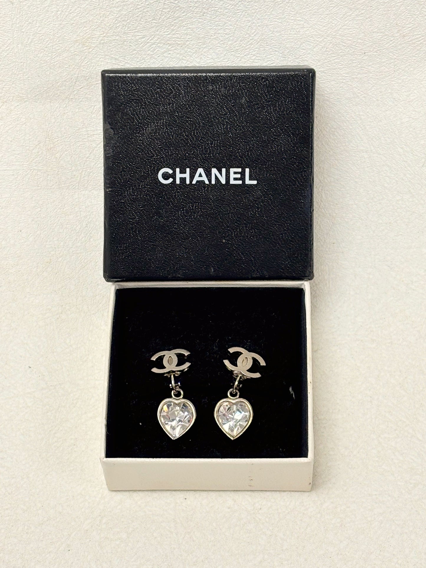 CHANEL Boucles d'oreilles coeurs