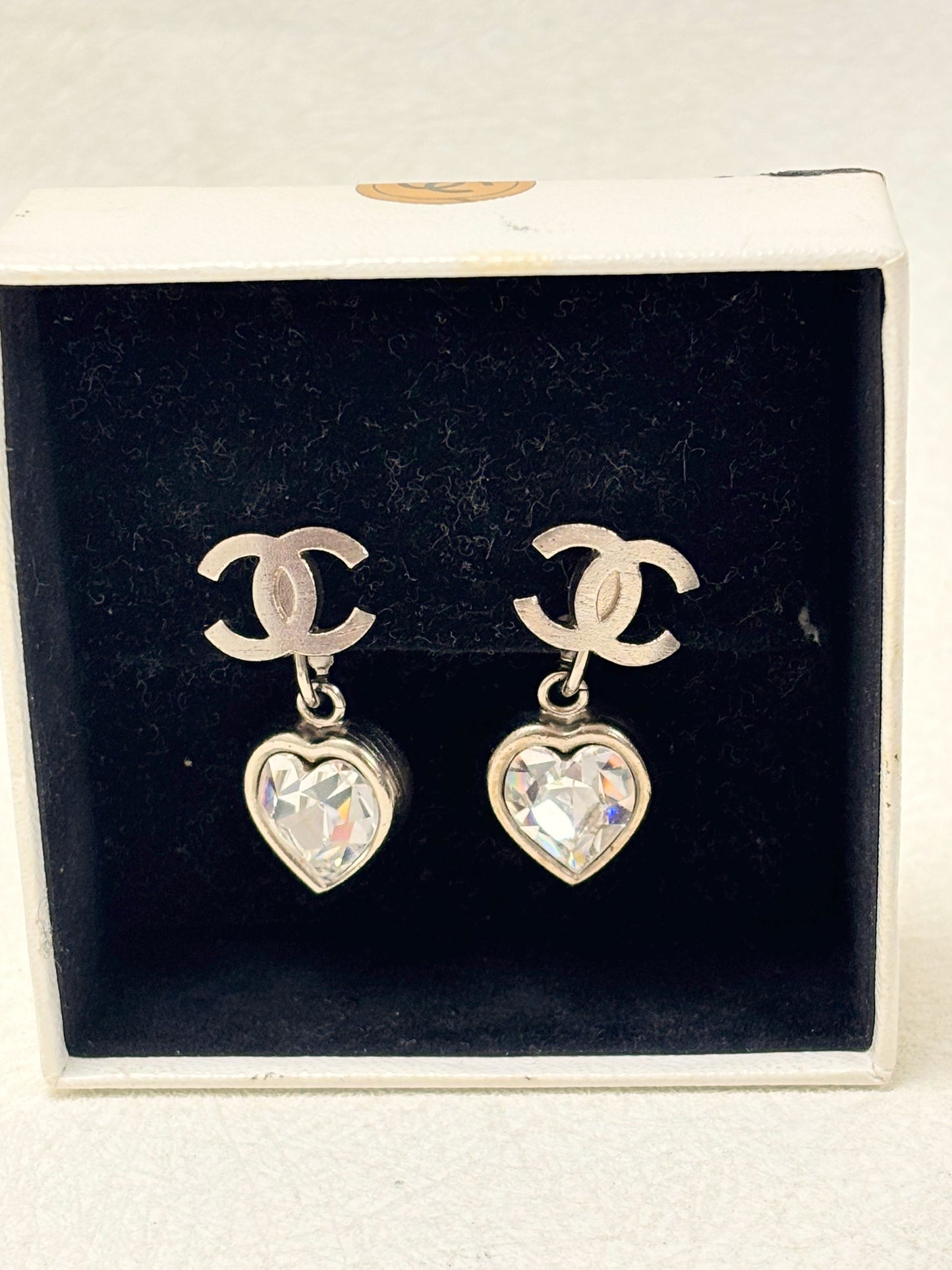 CHANEL Boucles d'oreilles coeurs