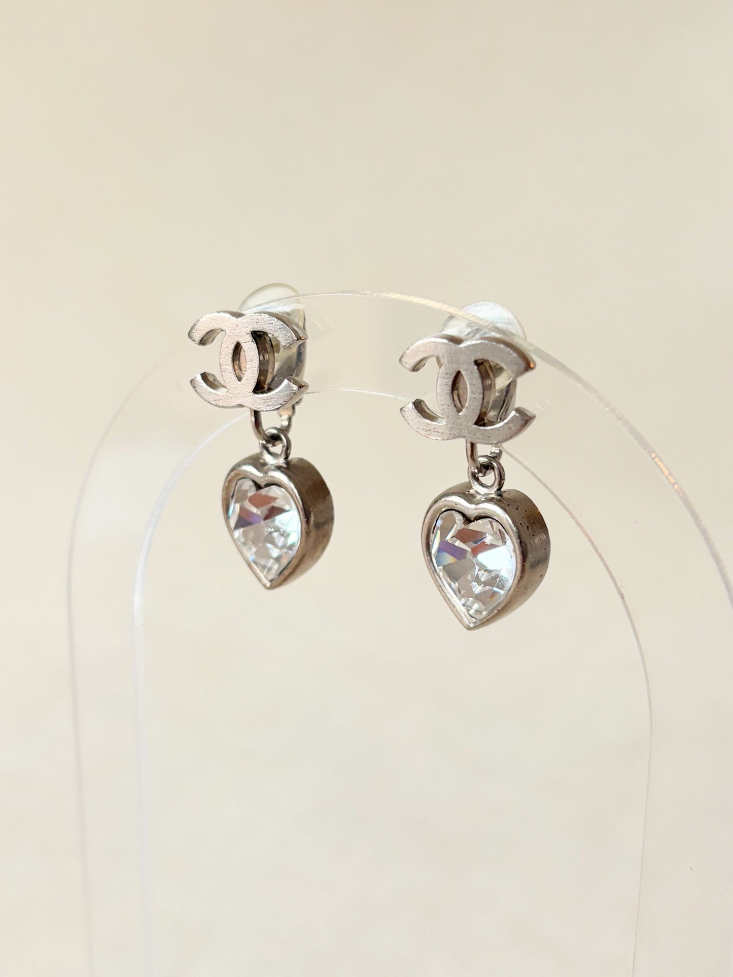 CHANEL Boucles d'oreilles coeurs