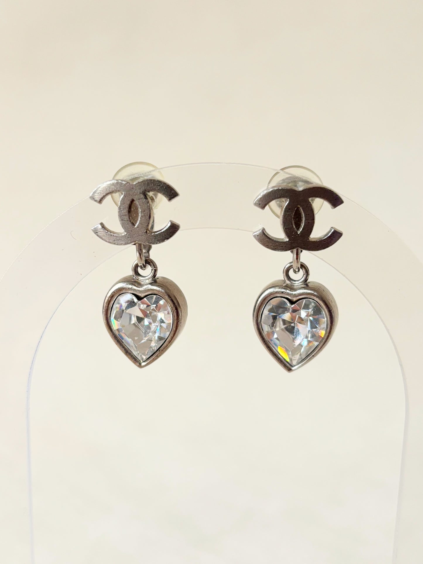 CHANEL Boucles d'oreilles coeurs