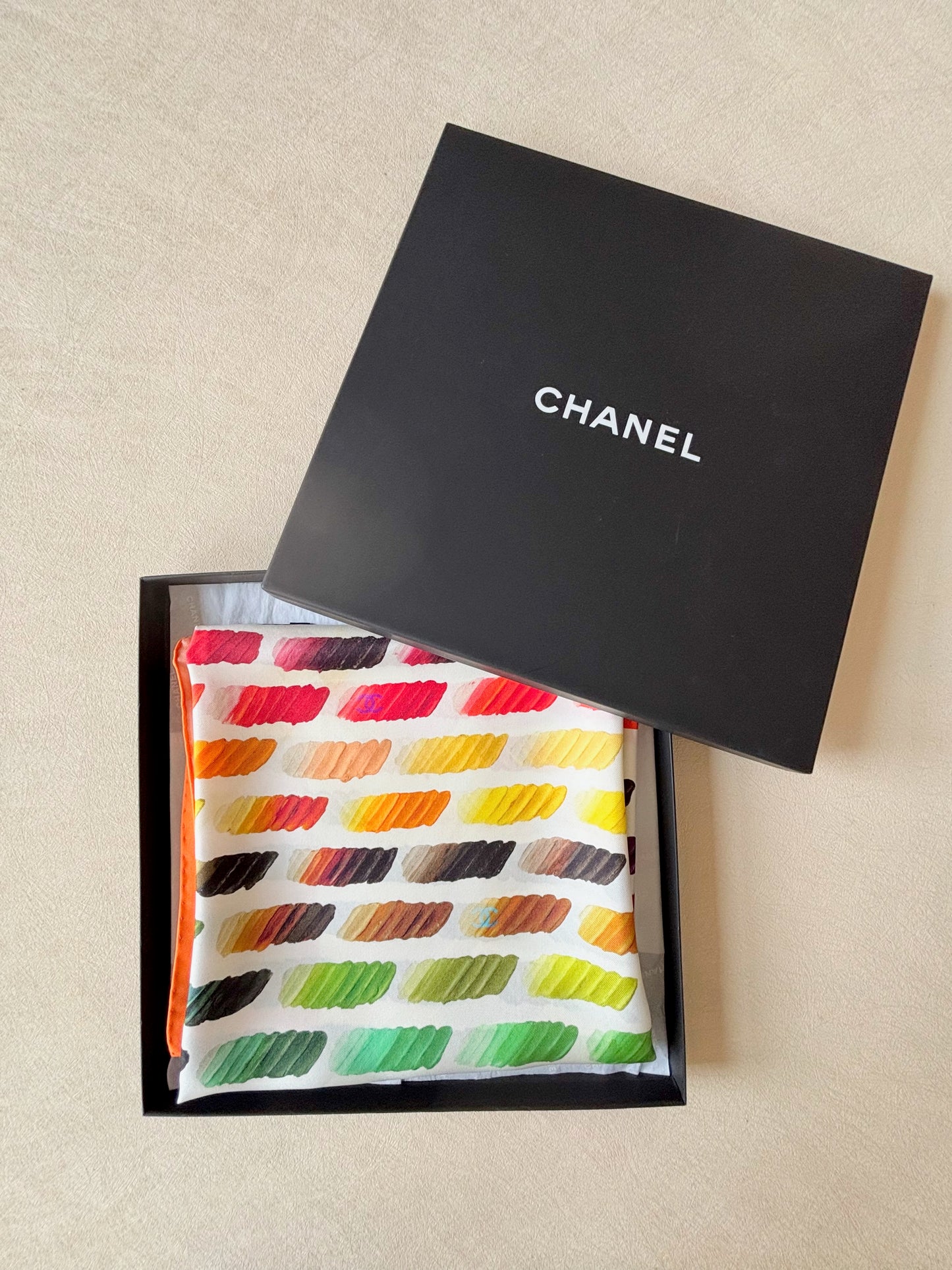CHANEL Carré en soie