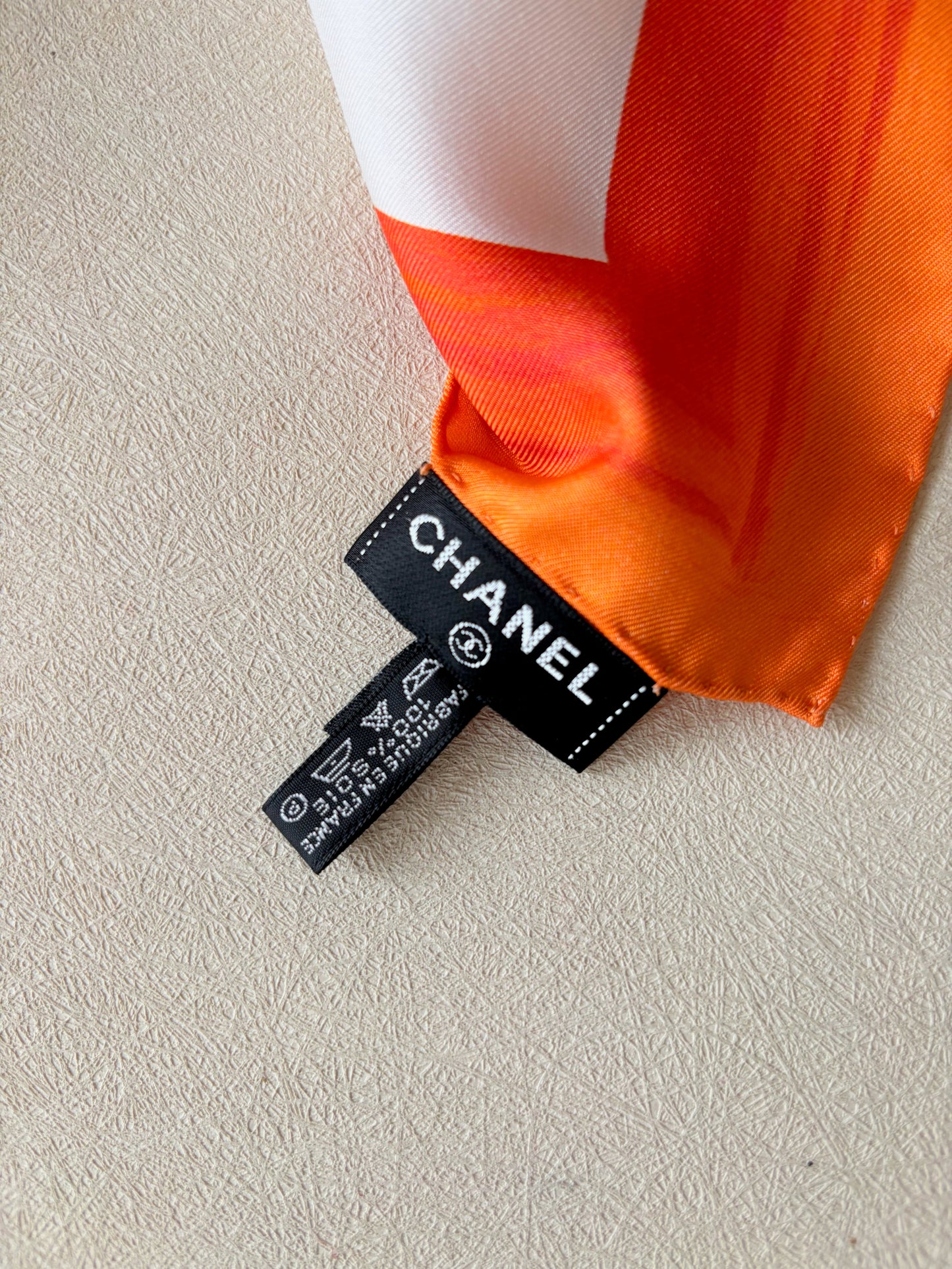 CHANEL Carré en soie