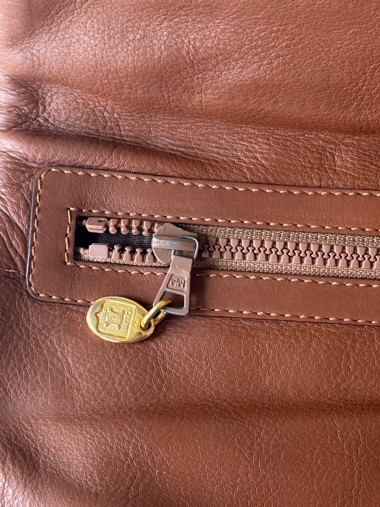 CÉLINE Pochette Triomphe