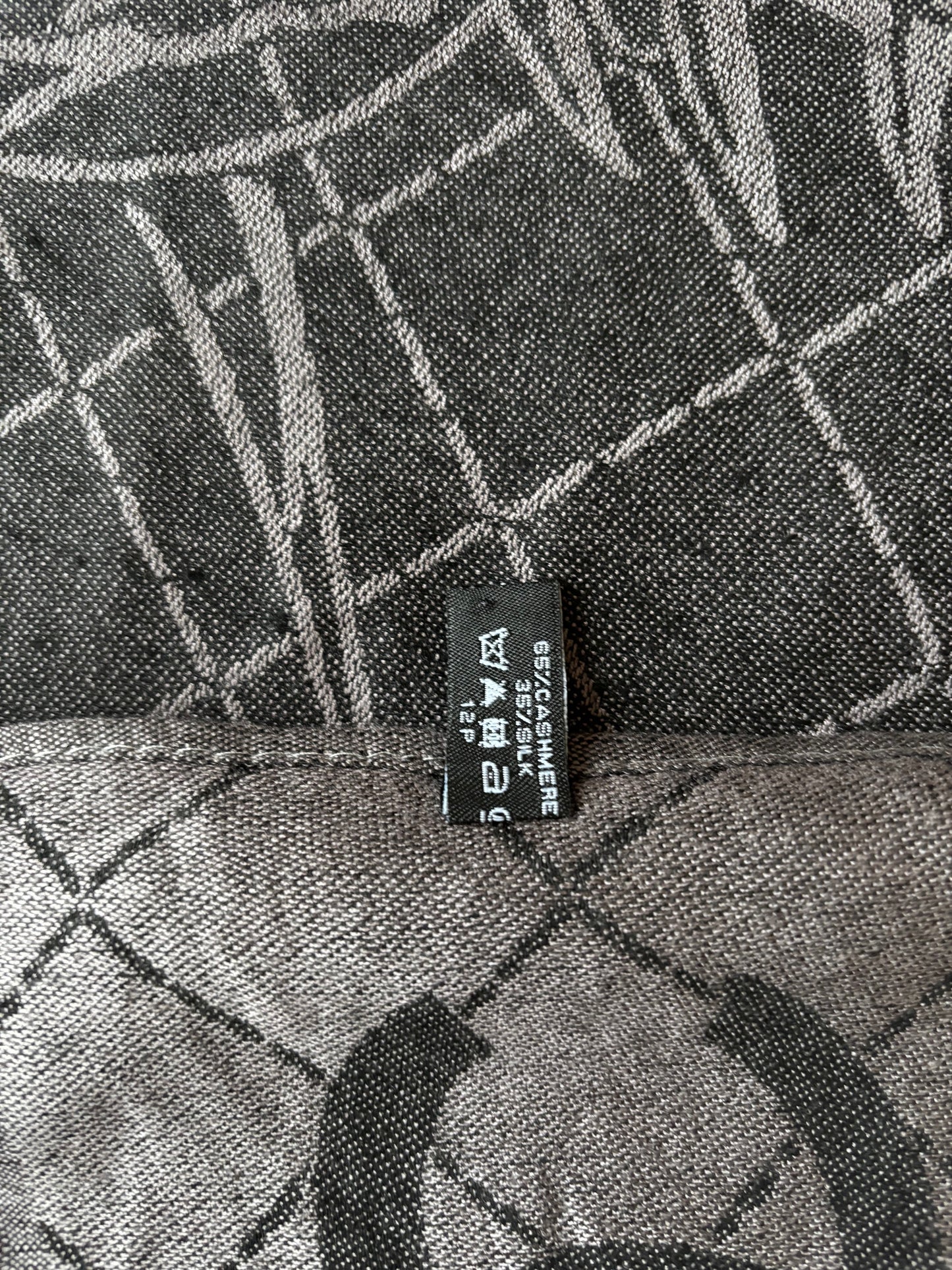 CHANEL Écharpe soie et cachemire