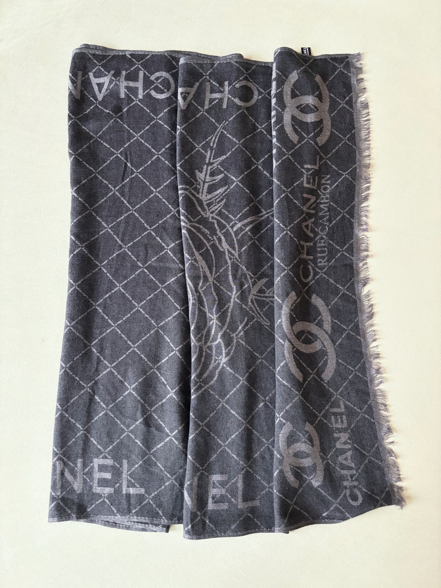 CHANEL Écharpe soie et cachemire