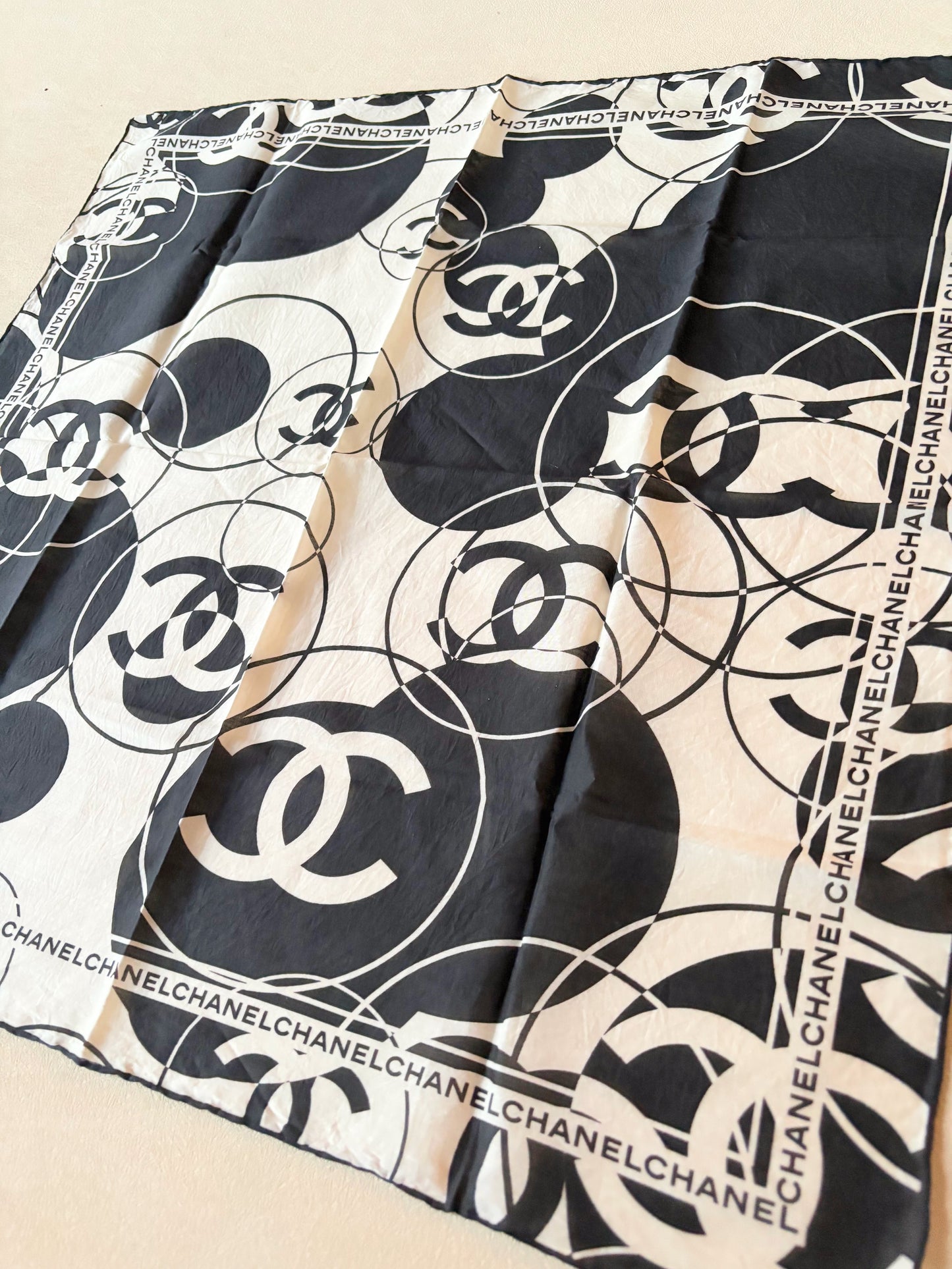 CHANEL Carré coton et soie