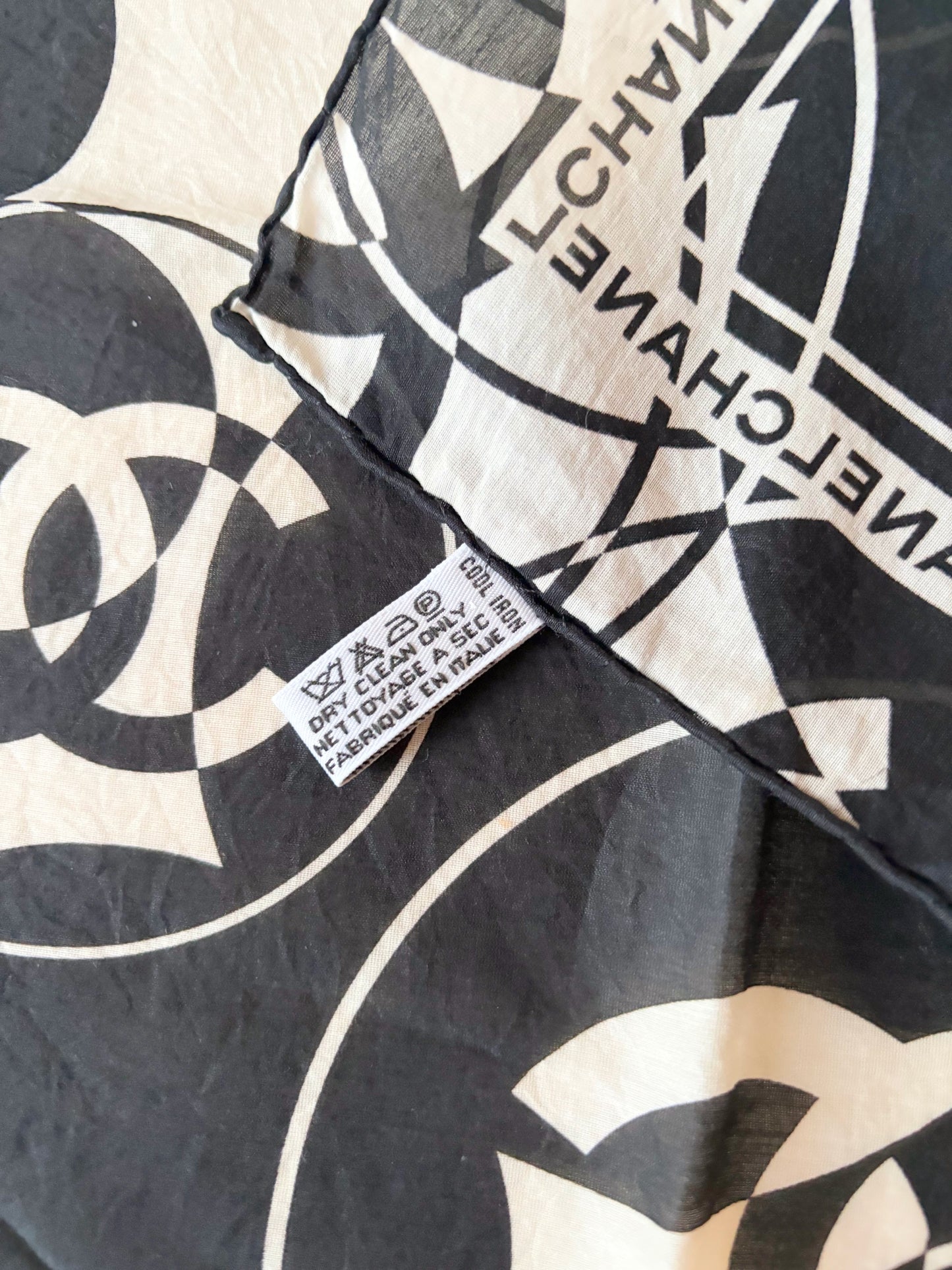 CHANEL Carré coton et soie