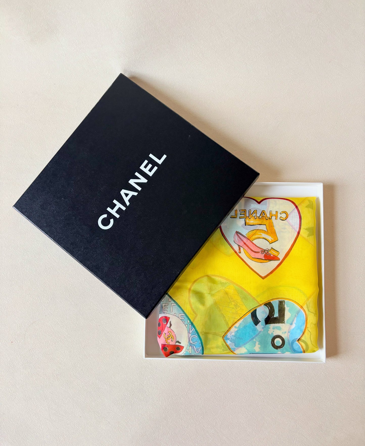 CHANEL Paréo Maxi Foulard