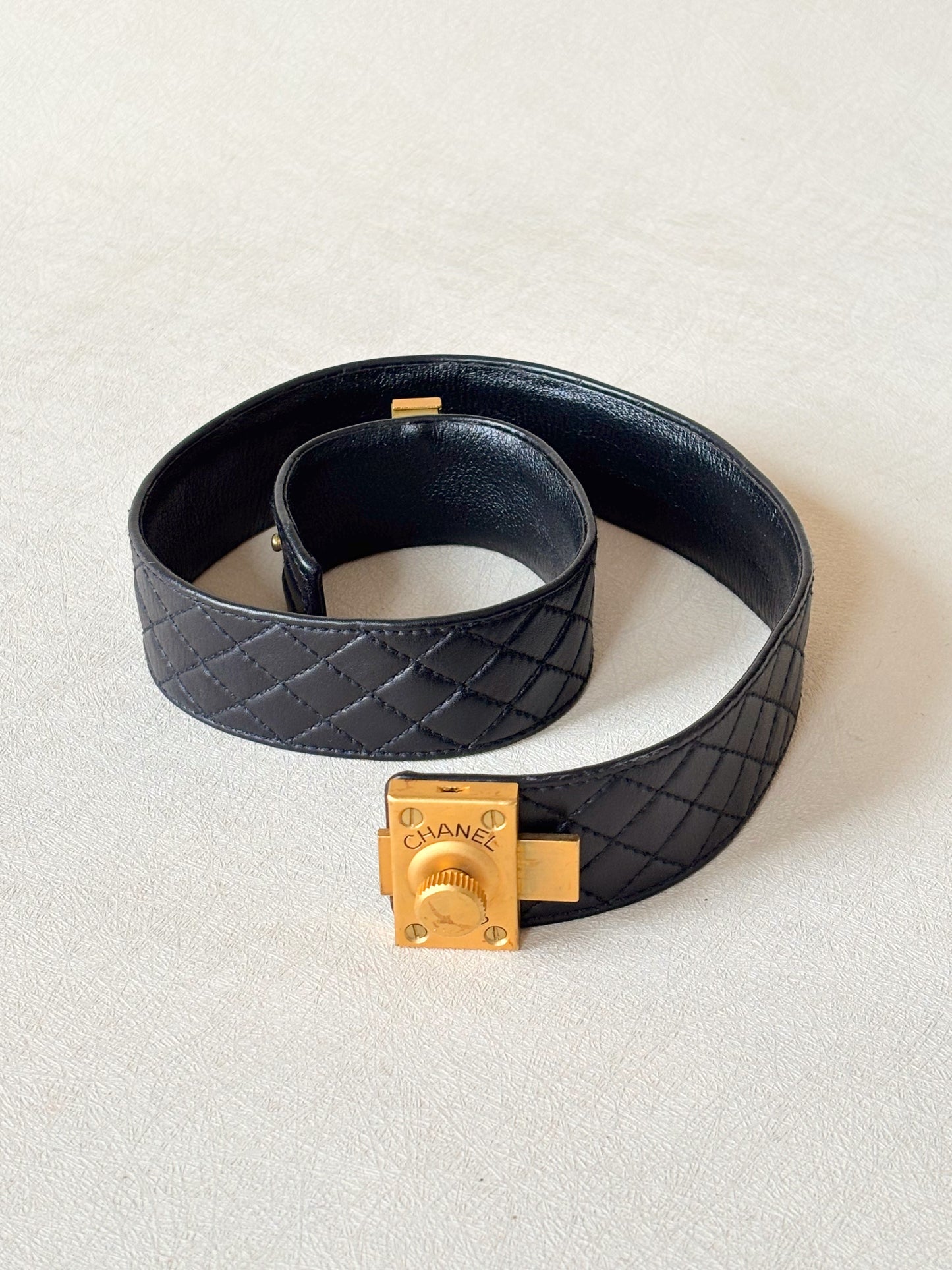 CHANEL Ceinture cuir 1994